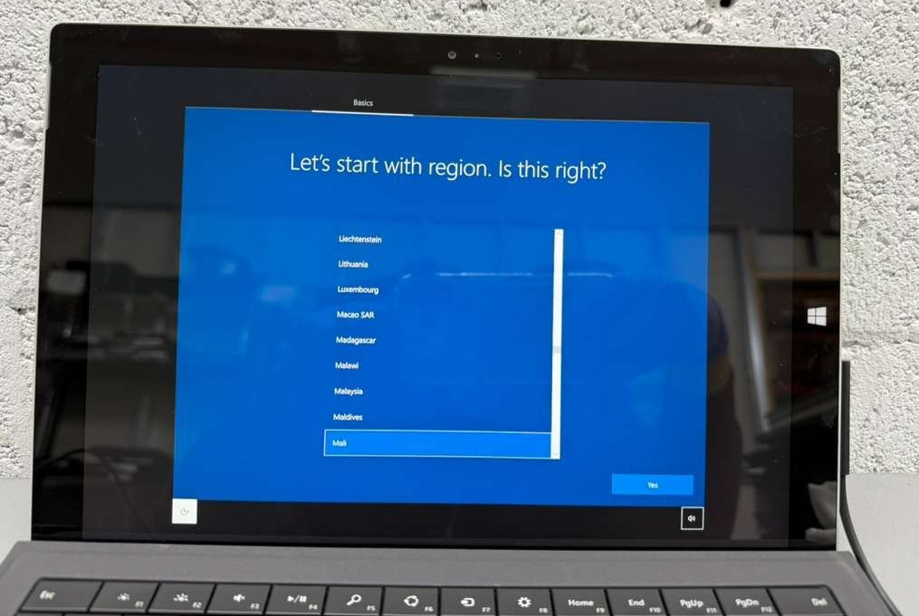 Microsoft Surface Pro 3 12″ i5-4300U 4GB RAM 128GB SSD – TOUCHSCREEN ISSUES