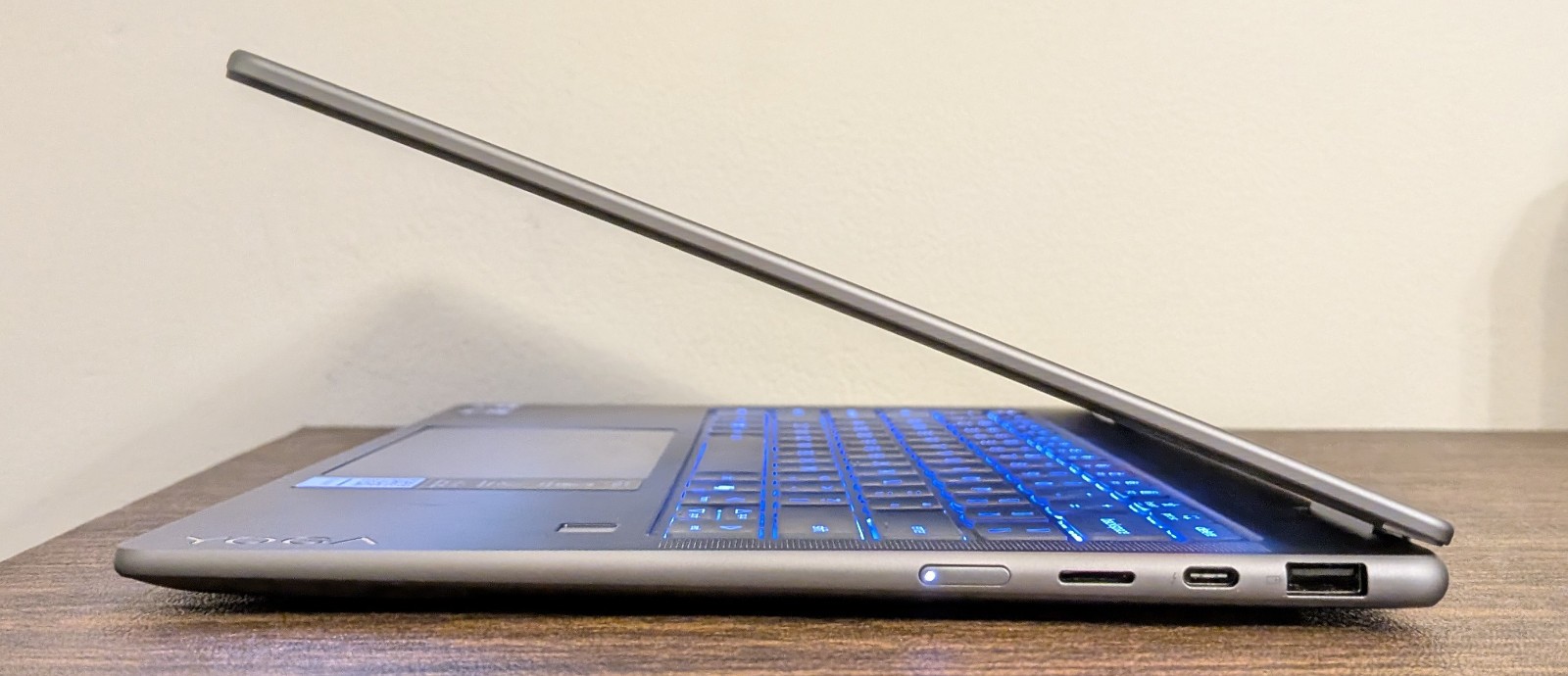 Lenovo Yoga 7i 2-in-1 14″ FHD+ OLED Touch (Core Ultra 5 226V, 16GB/512GB SSD)