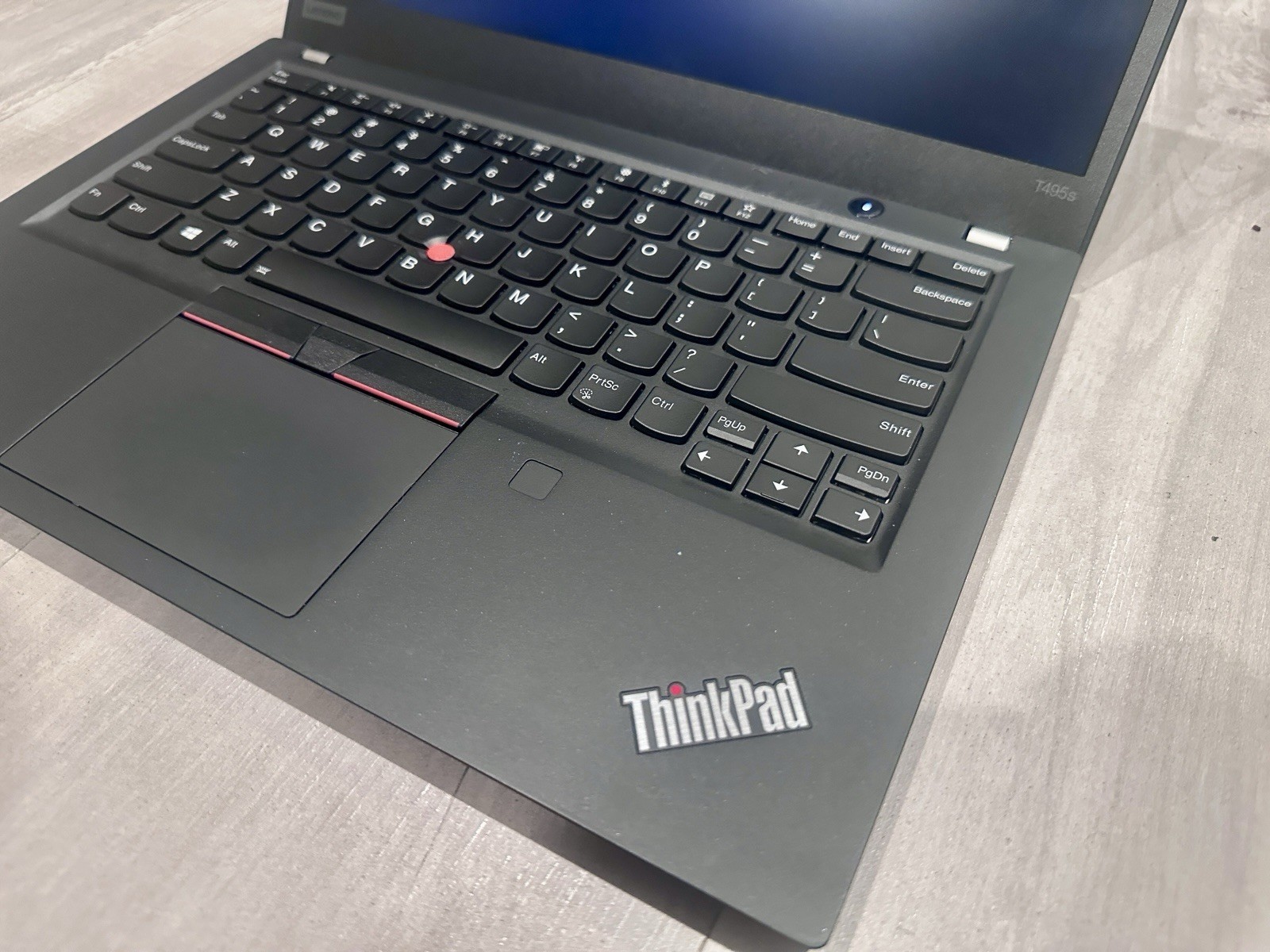 Lenovo ThinkPad T495s 14″ Ryzen 7 Pro 3700U 16GB RAM 512GB SSD Win 11 Pro