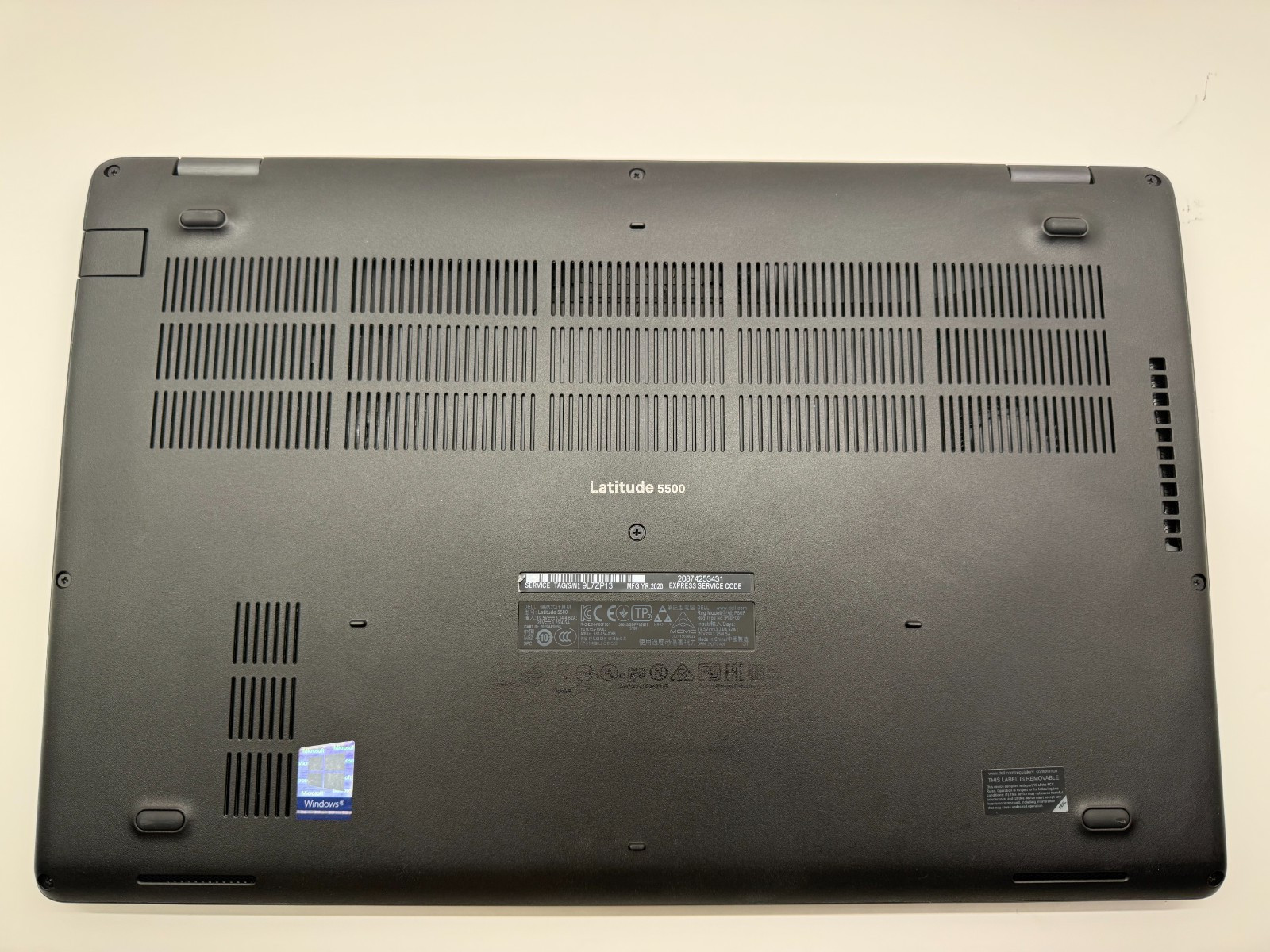 Dell Latitude 5500 15.6″ FHD i5-8365U 8GB RAM 256GB M.2 NVME SSD Win 11 Pro W/AC
