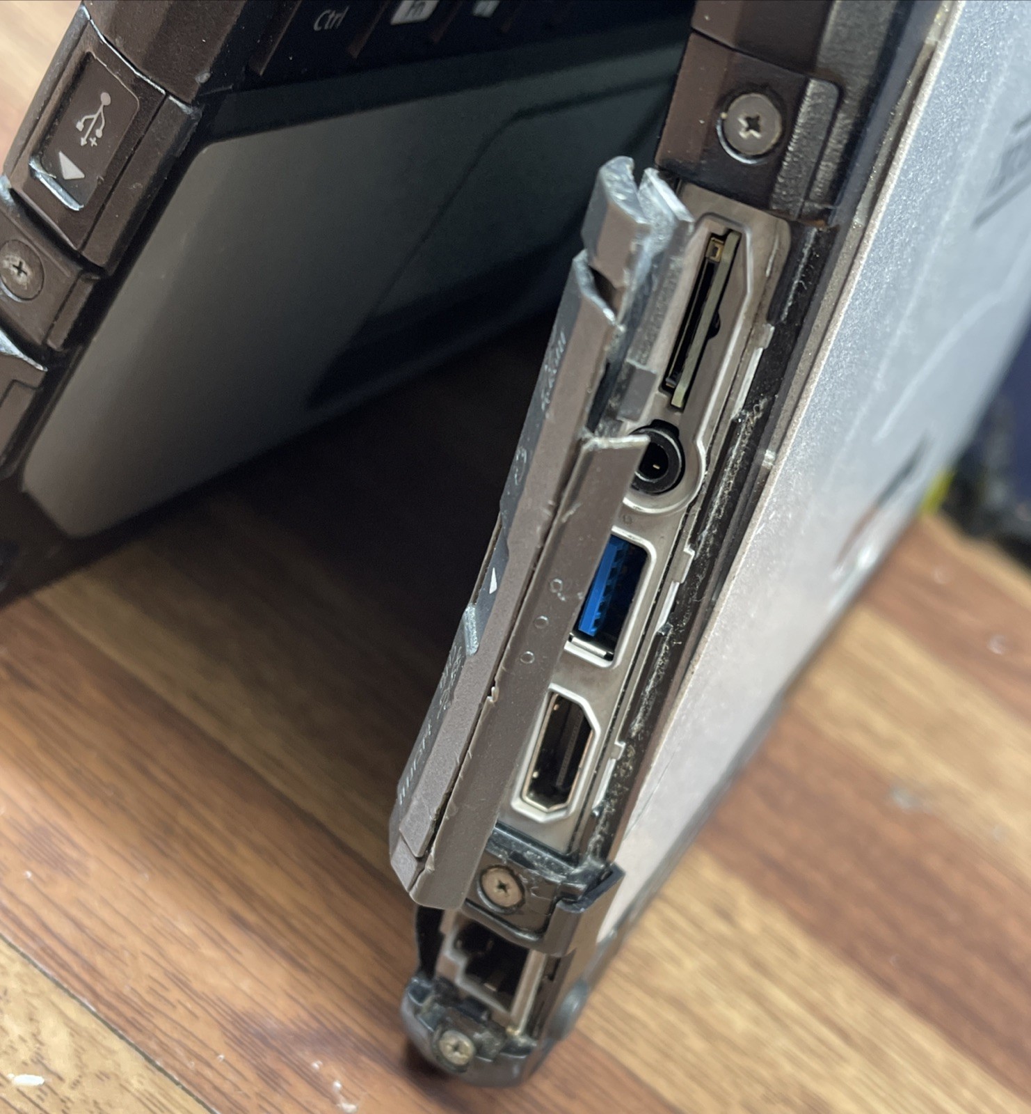 Panasonic Toughbook CF-20 Intel Core i5-7Y57 3.30 GHz 16GB RAM 256GB SSS NO OS