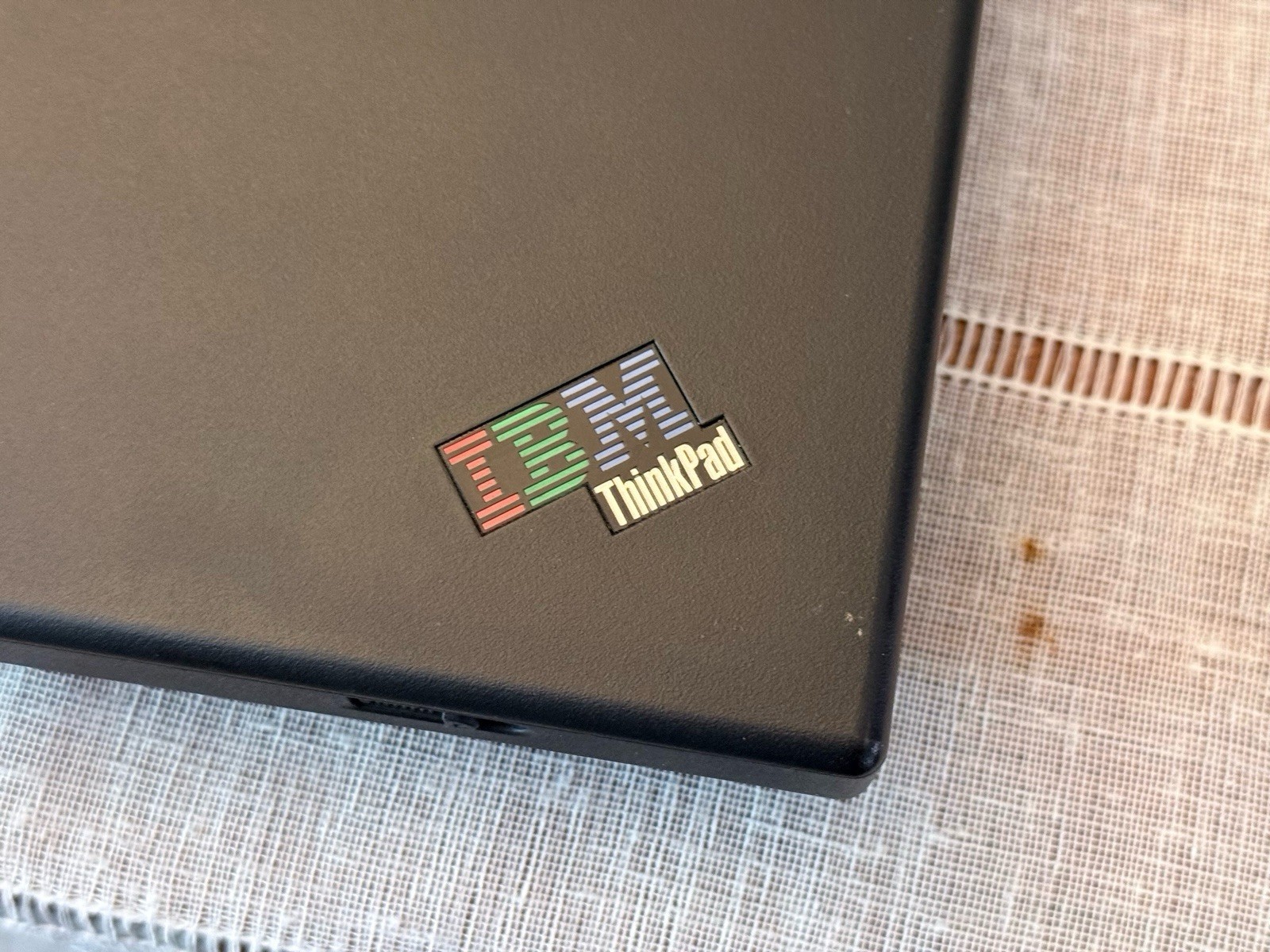 IBM ThinkPad i Series 2621-460 Laptop – Floppy, Serial, CD, BOOTS, BAD HDD