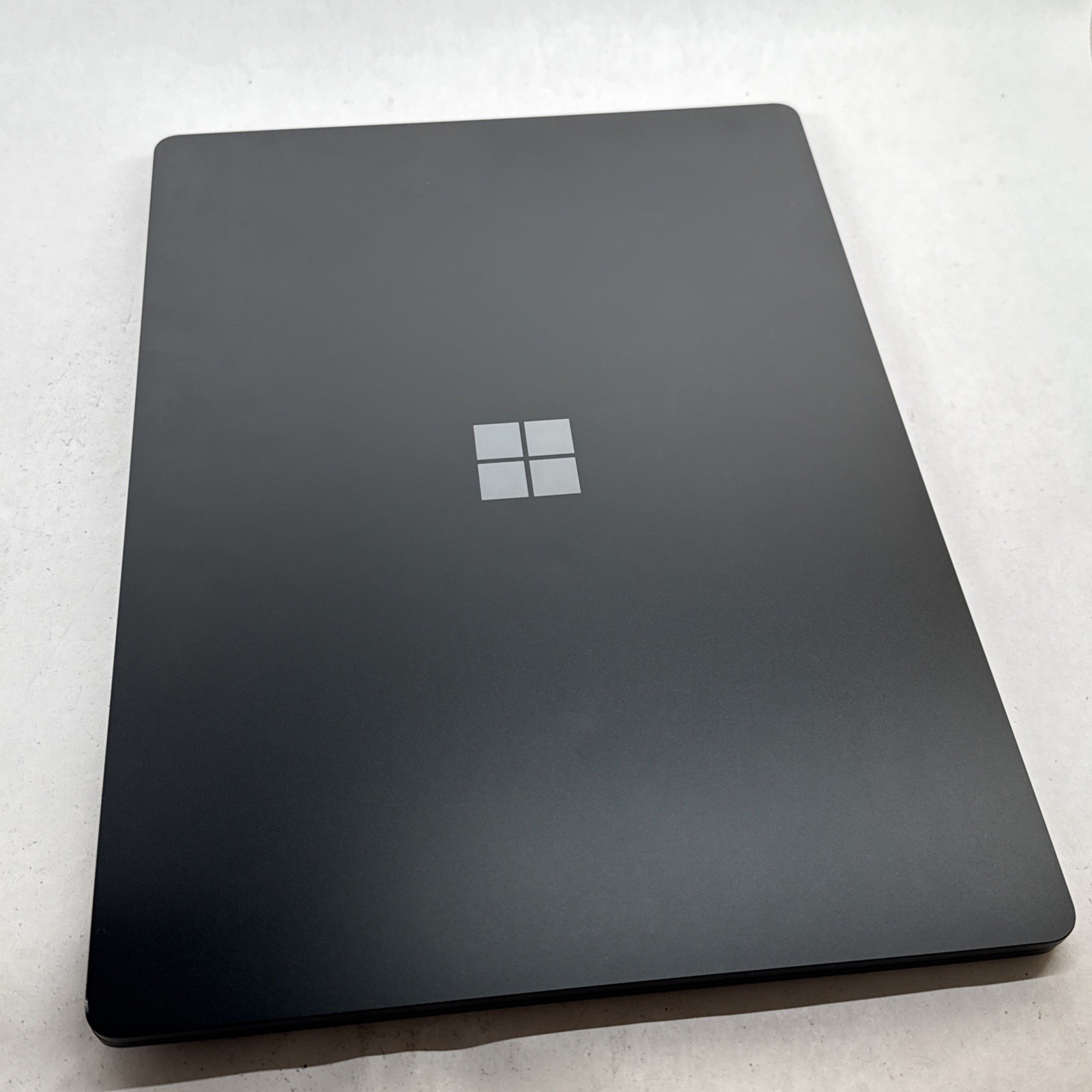 Microsoft Surface Laptop 3 13.5″ Touch Intel i7 16GB RAM 256GB SSD Black