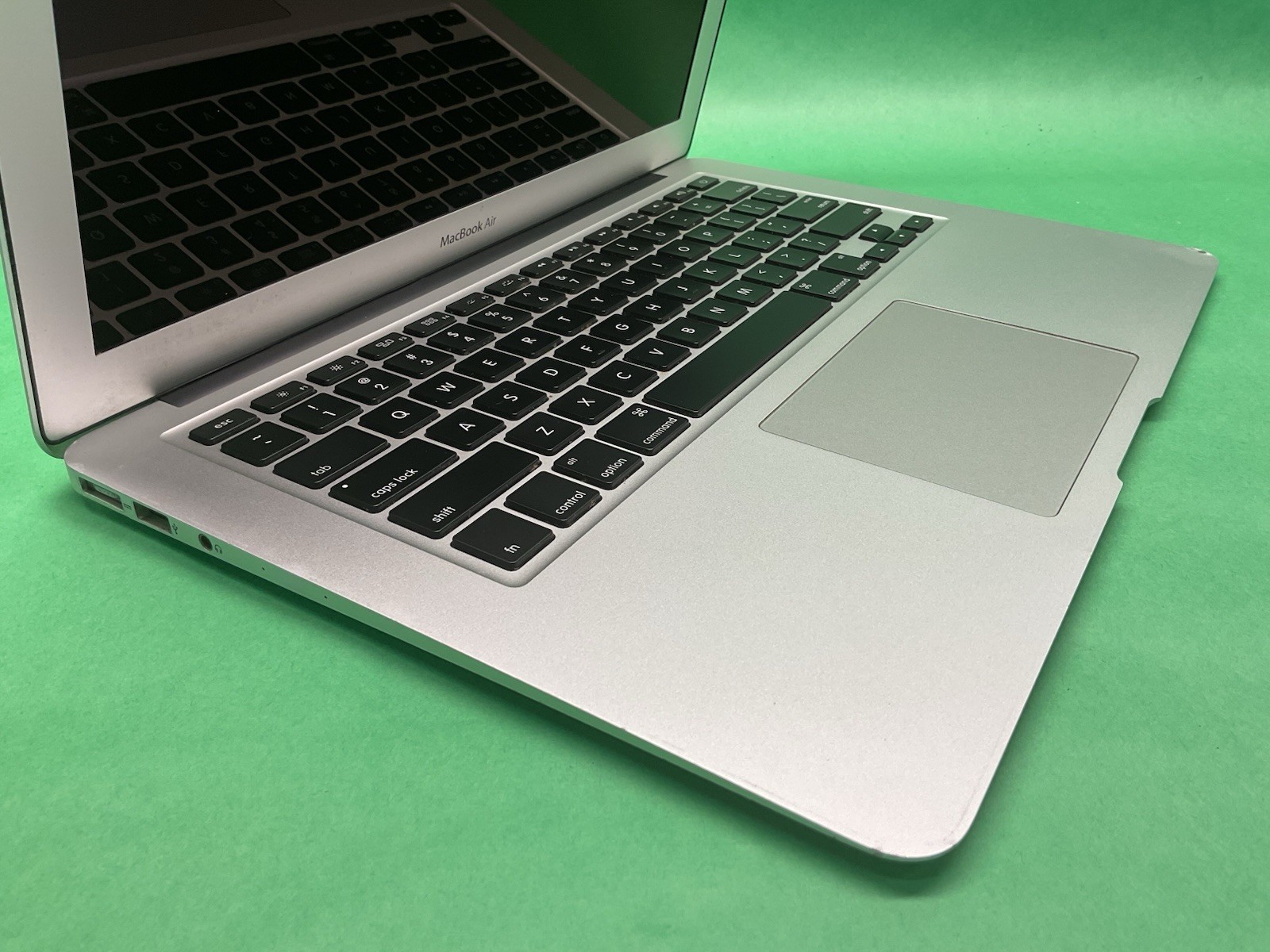 Apple 2013 MacBook Air 13” Laptop – POWERS ON – UNTESTED