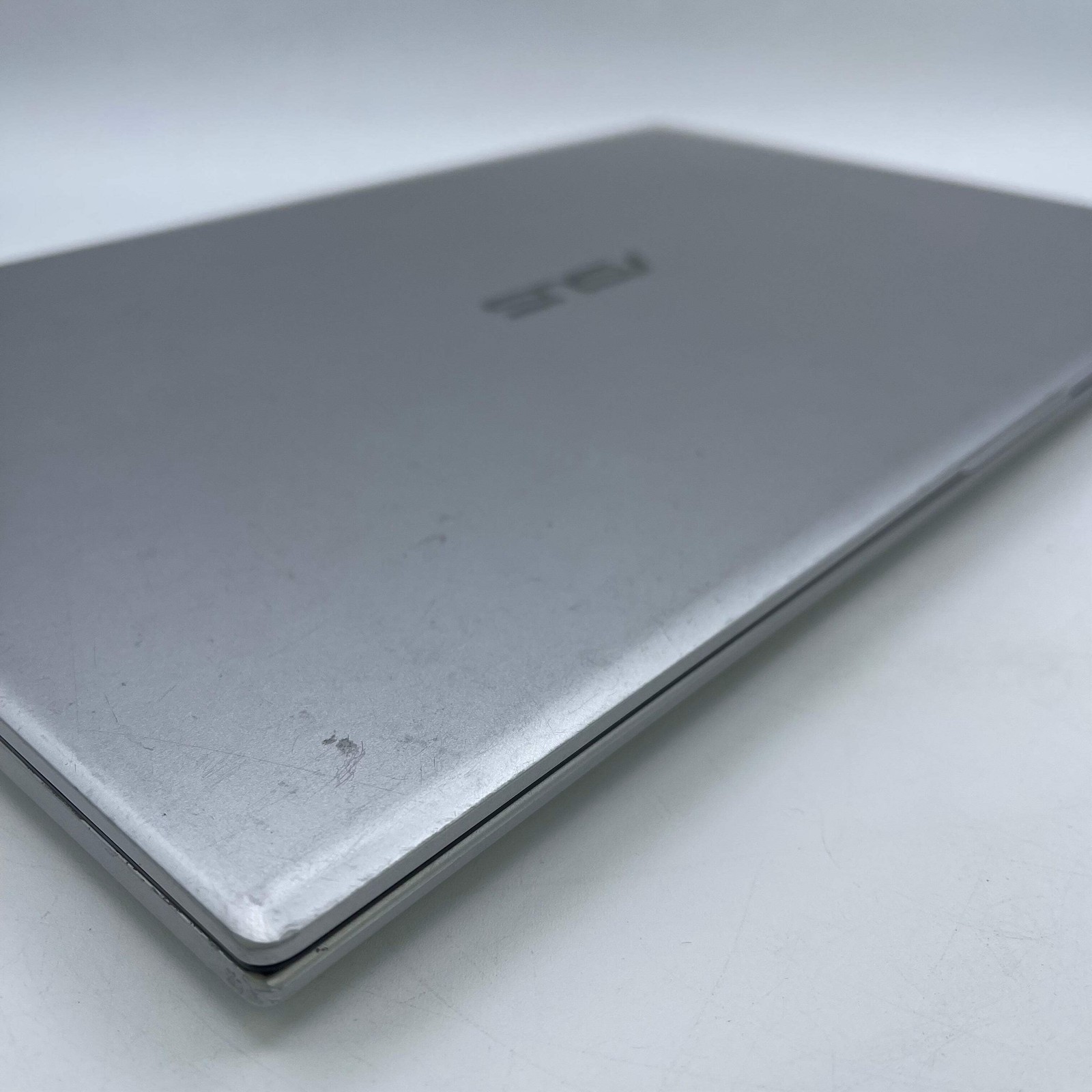 Asus Vivobook 15 X512F 15.6″ i5-8265U 1.6GHz 8GB RAM 512GB SSD GeForce MX230