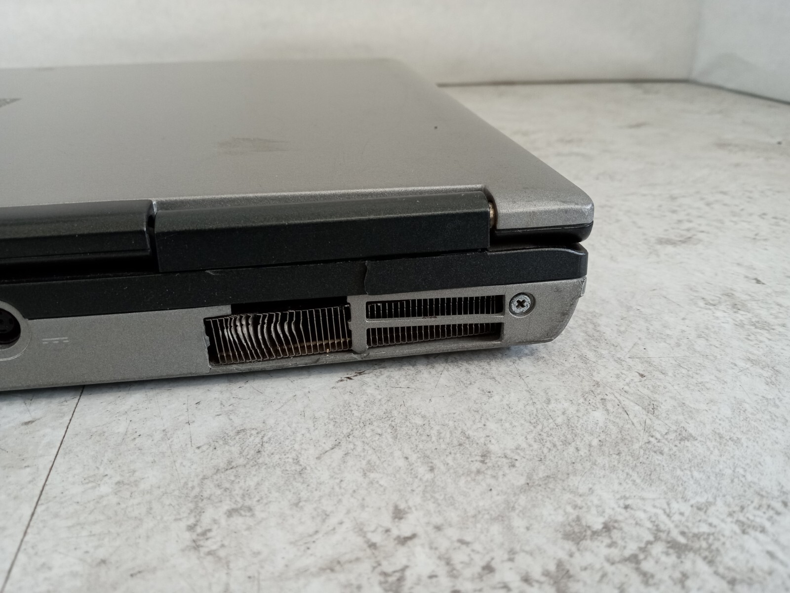 Dell D620 14″ Laptop Intel Core Duo 2GB RAM 80GB HDD XP RS232 *DIM SCREEN* -RR
