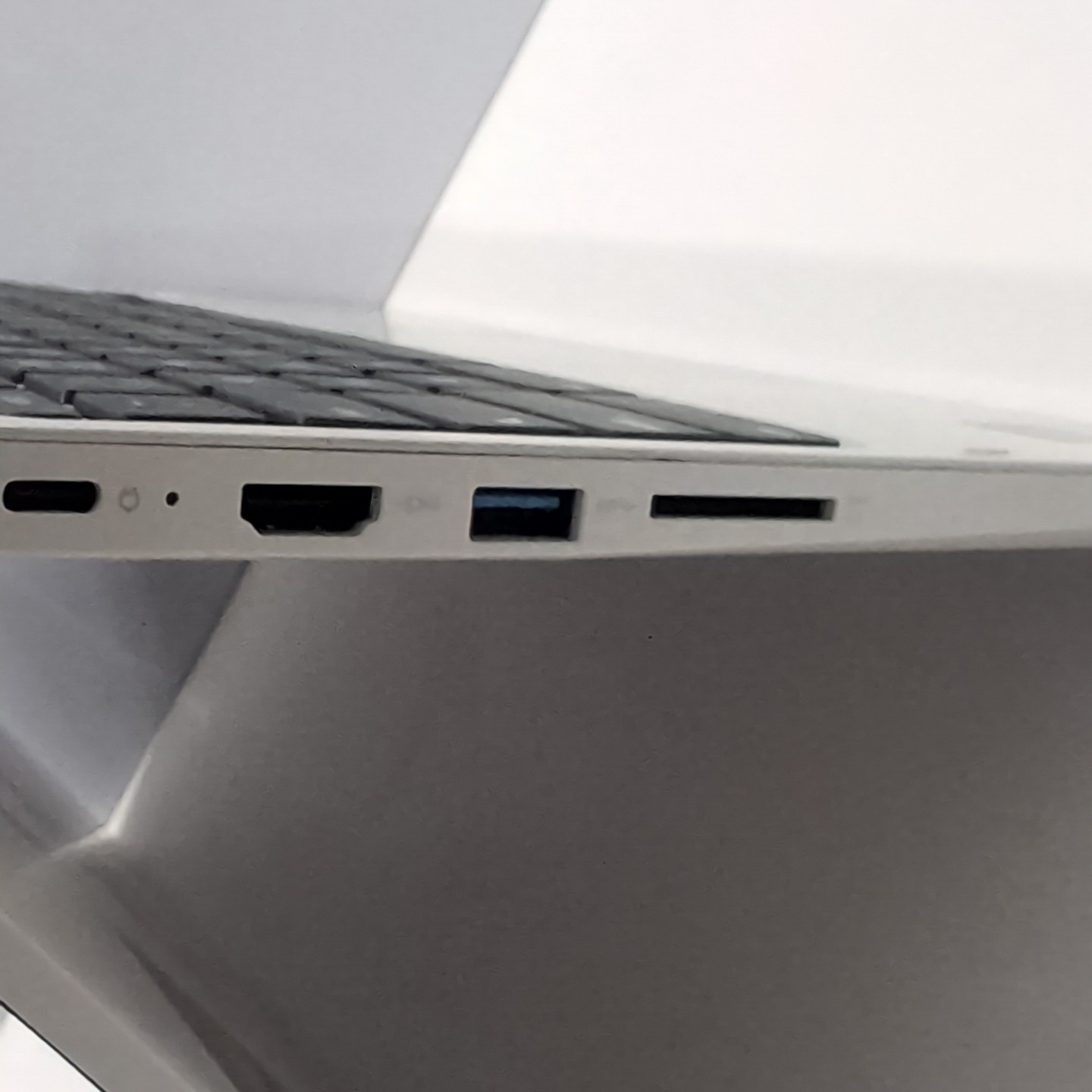 Lenovo Chromebook Flex 3 11.6″ Touchscreen 4GB RAM 64GB SSD 2.1 Ghz CPU White