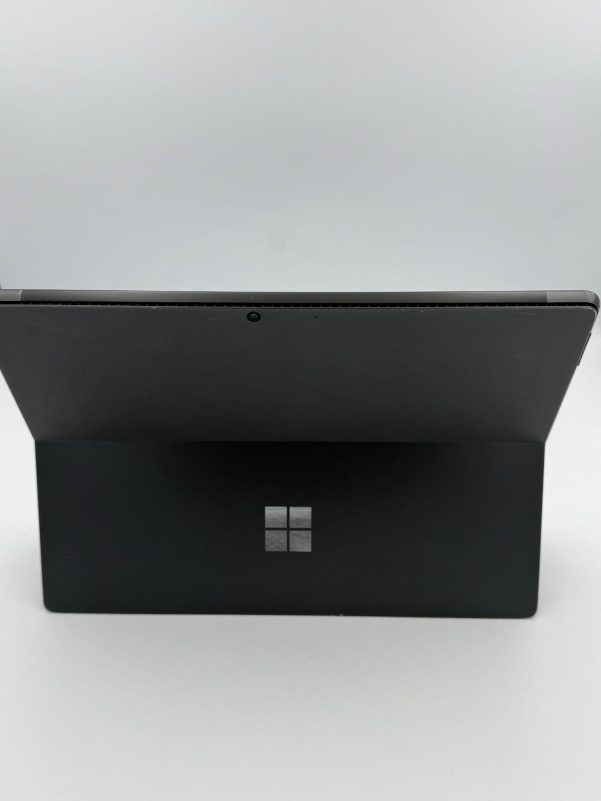 Microsoft Surface Pro 8 13” – i5 11th Gen | 8GB RAM | 256GB SSD (READ DESC) 39C
