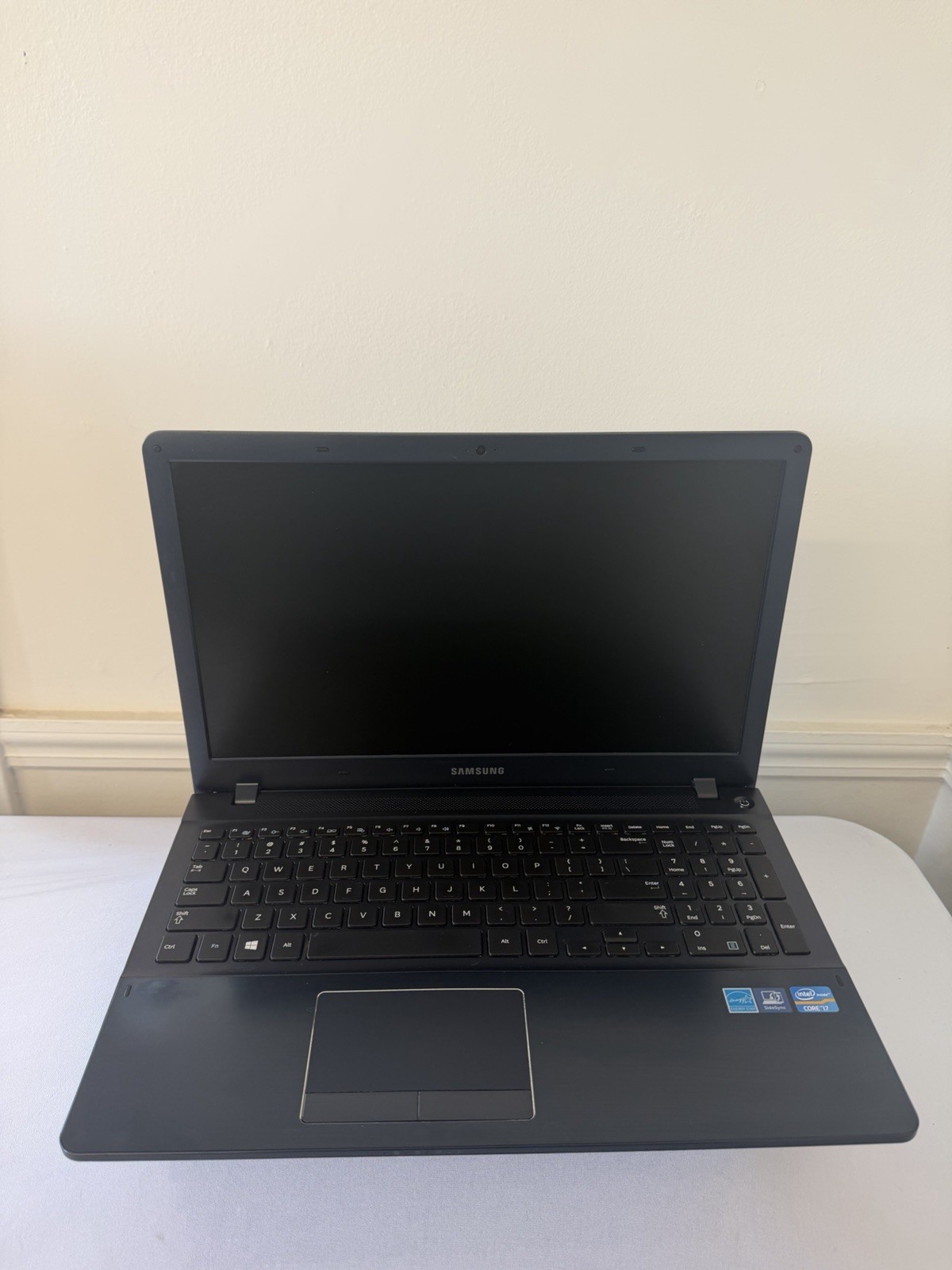 Samsung NP470RSE Laptop – Good Screen – Intel i7-3537U – RAM 8GB – Read Des