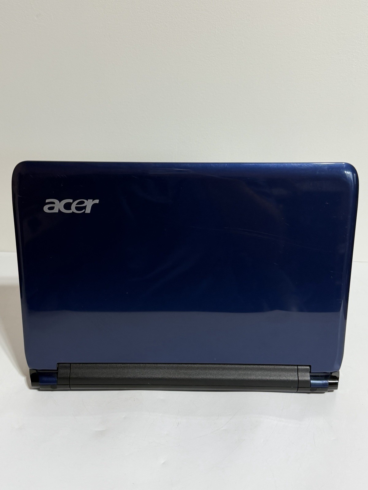 Acer Aspire One Netbook Blue 10.1″ Intel Atom 2GB RAM 80GB HDD Windows 7 Case