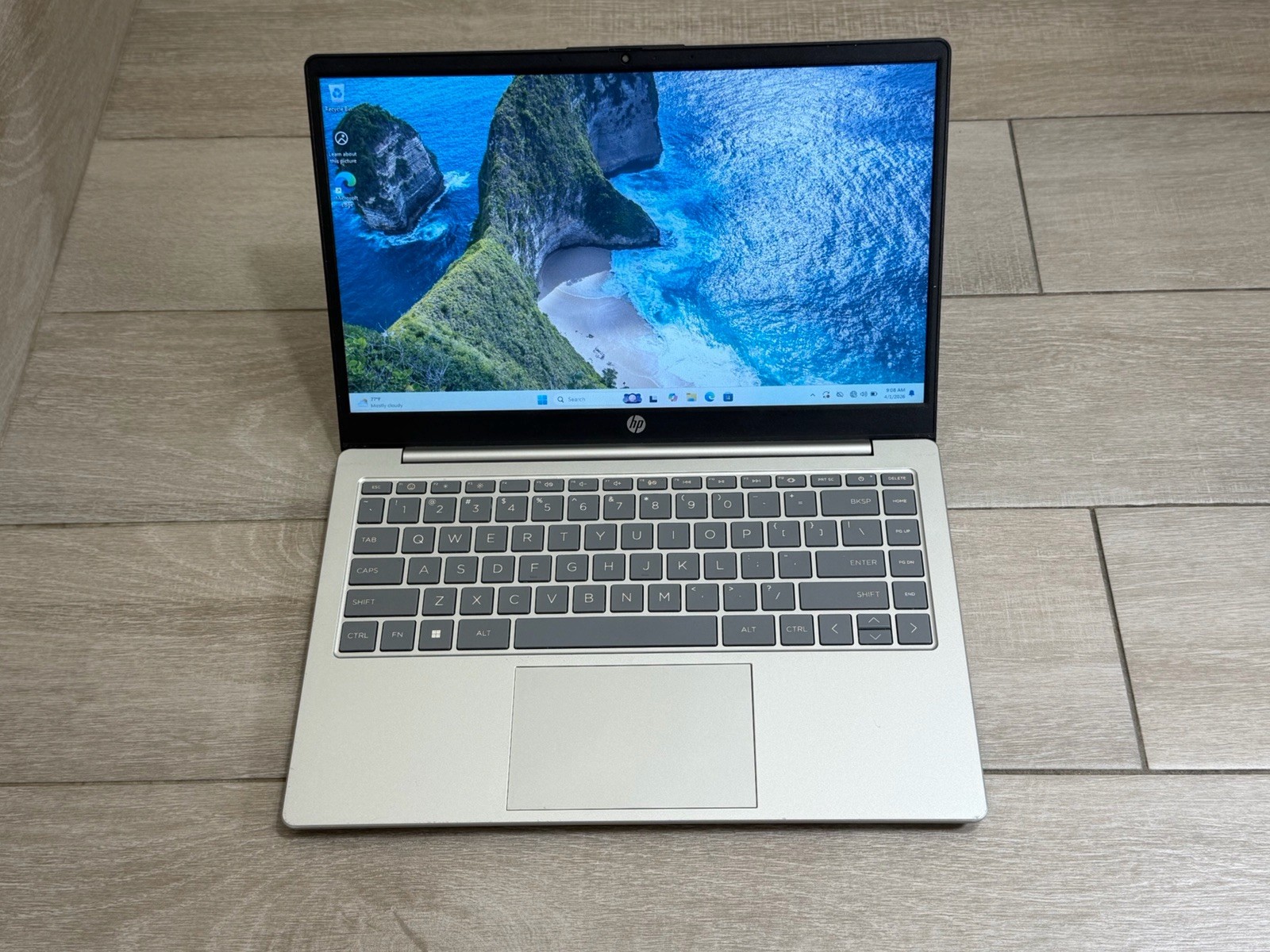 HP Laptop 14-em0233nr 14″ AMD Ryzen 3 7320U 4GB Ram 256GB SSD Silver Windows 11