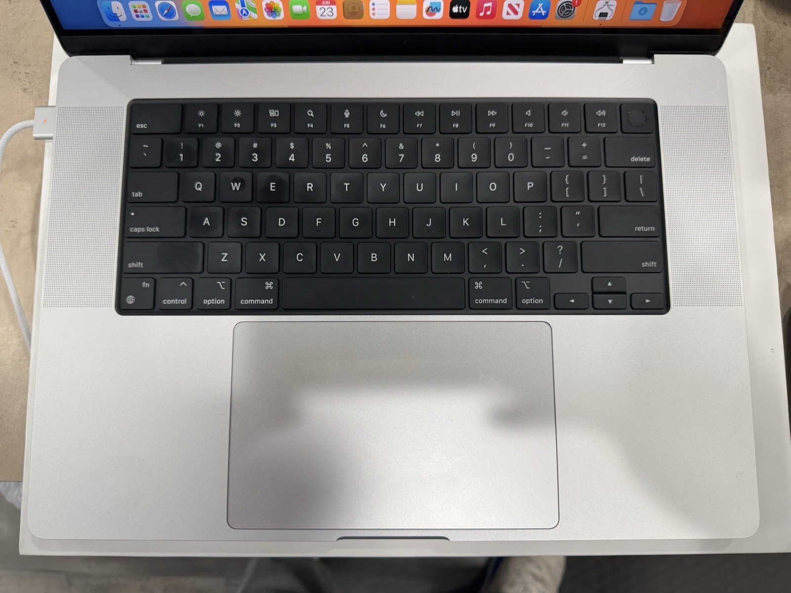 Apple MacBook Pro M2 Pro 16″ 16GB 512 GB Silver A2780 2 Cycle Counts! 100% Batt