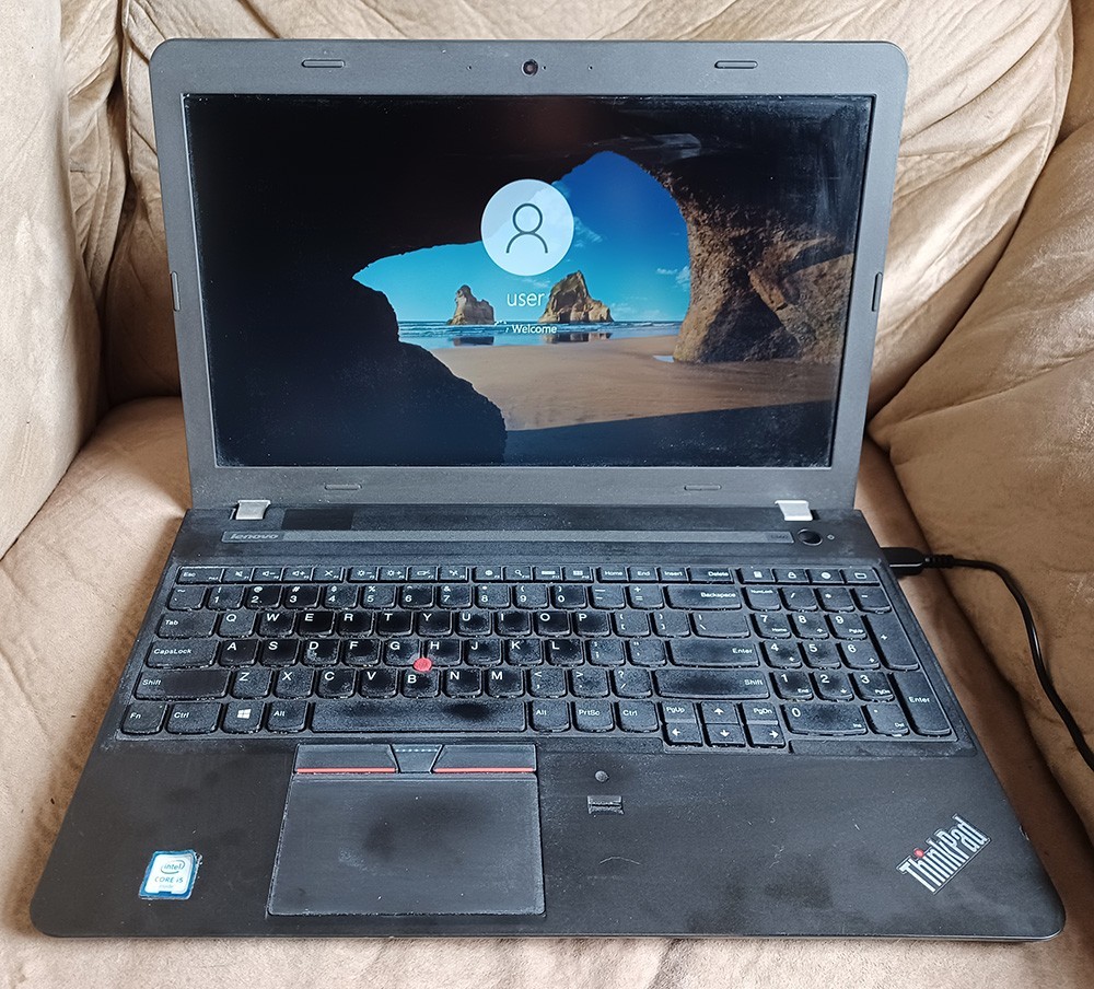Lenovo ThinkPad E560 15.6″ Core i5-6200U @ 2.3GHz 4GB RAM 500GB HDD Win 10 Pro