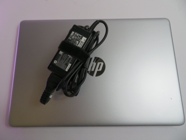 HP LAPTOP 15-GW0023OD RYZEN 3-3250U 2.6Hz 8GB RAM 256GB NVMe WIN 11 HOME *READ