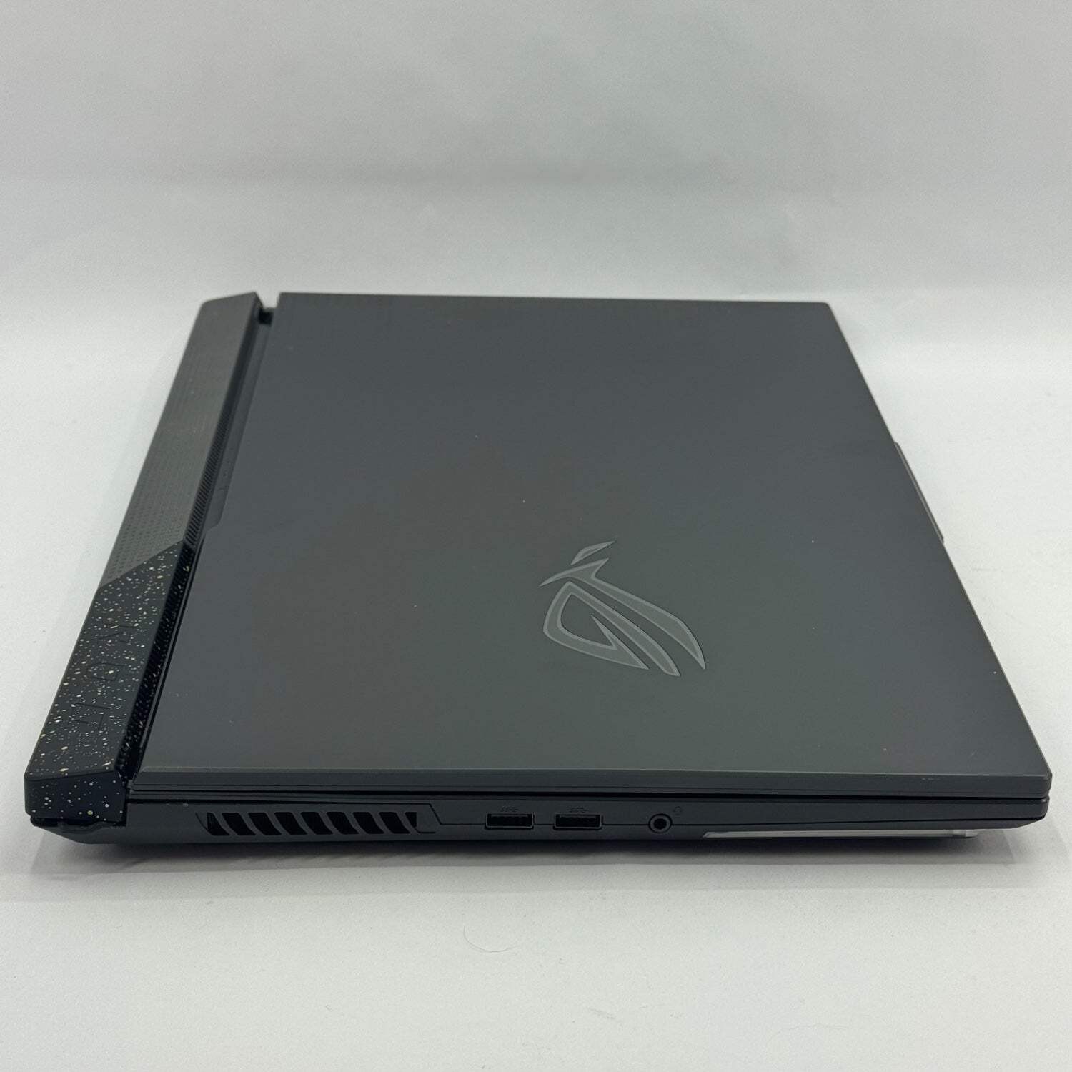 Broken Asus ROG Strix G713PU 17.3″ Ryzen 9 7940HX 16GB RAM 1TB SSD RTX 4050 READ