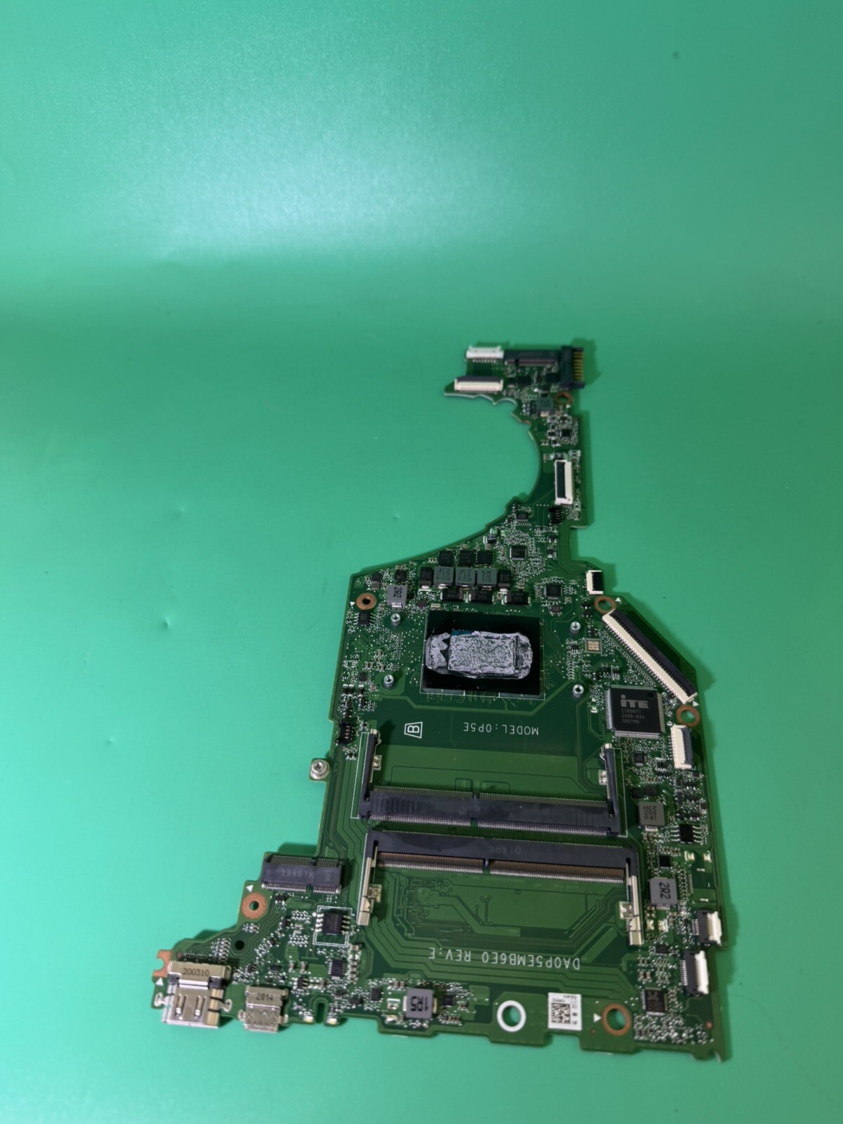 HP 15-ef0023dx AMD Ryzen 5 3500U w/Radeon Vega 2.1GHz 12GB 256GB SSD 15.6″ Oem
