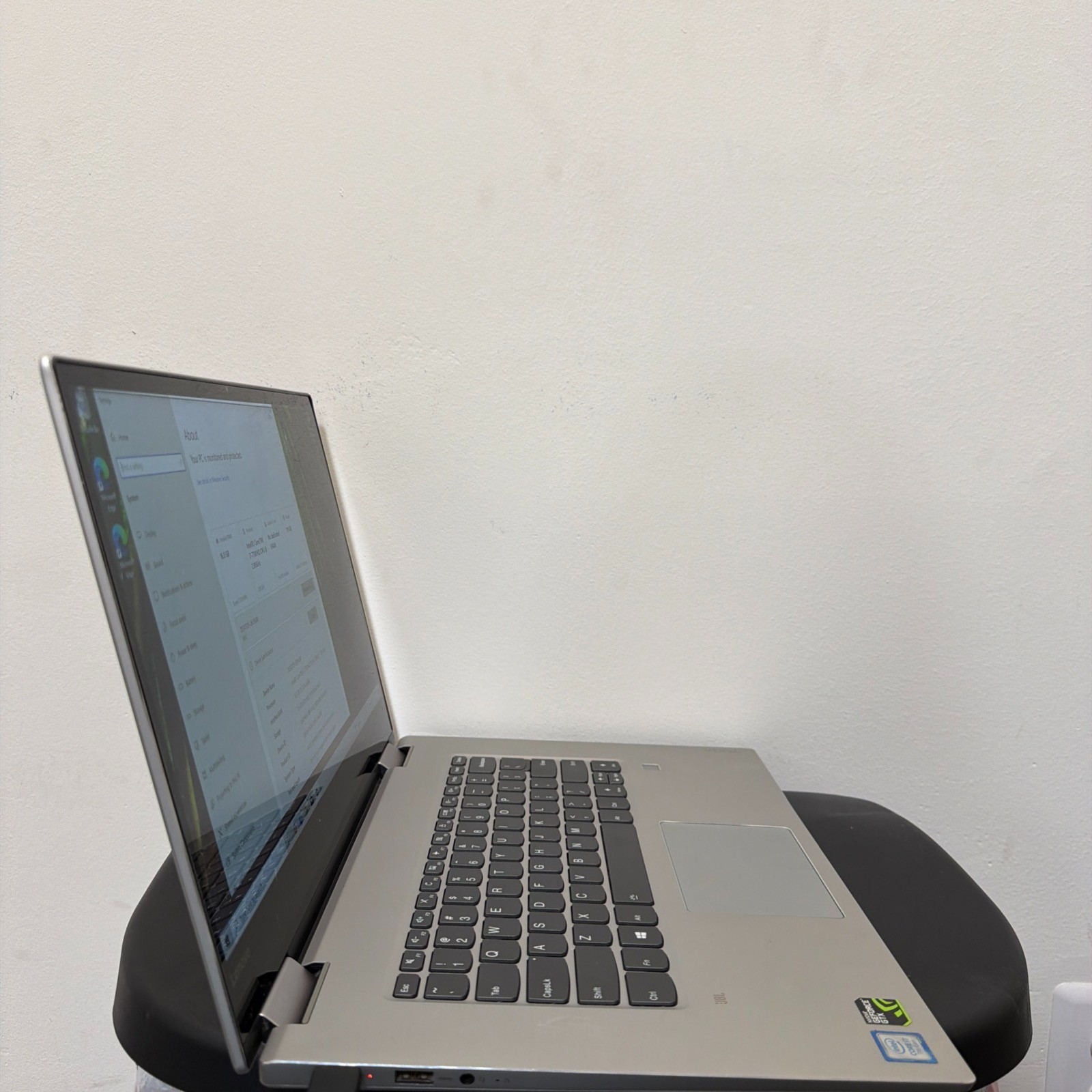 Lenovo Yoga 720-15IKB i7 7700HQ 16GB RAM 256G Win FOR PARTS
