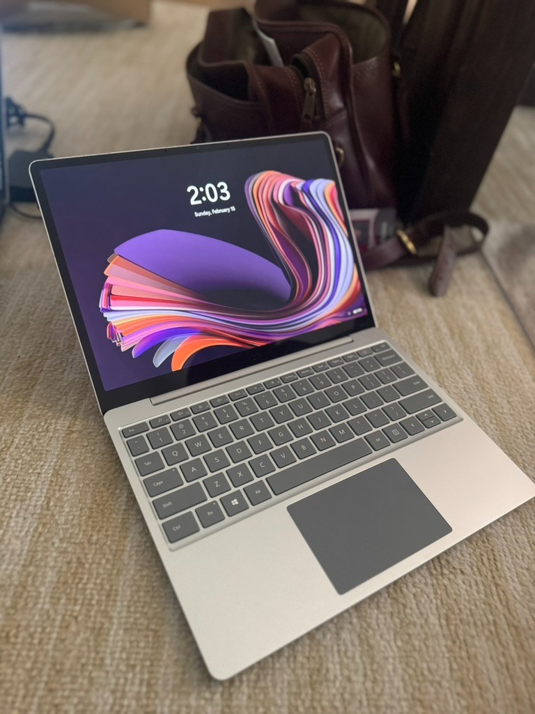 Windows Surface Laptop Go 1943