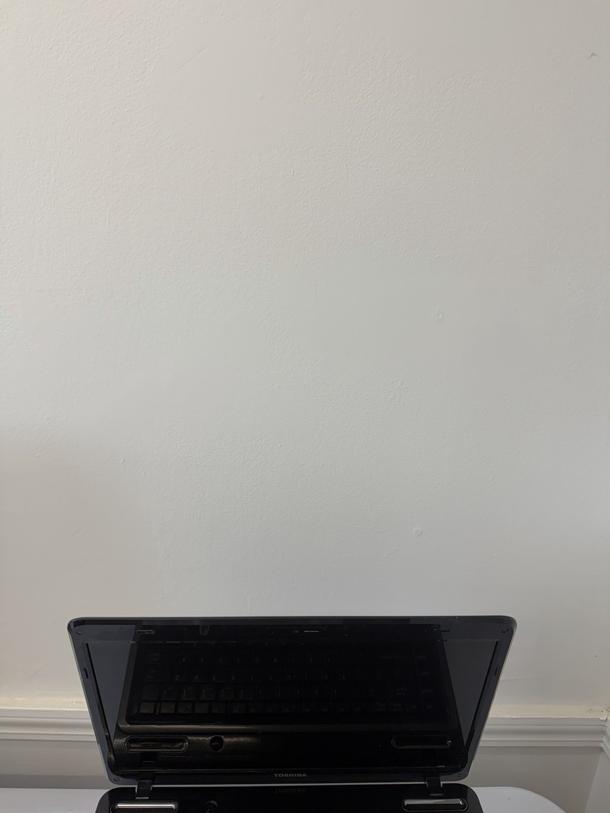 Toshiba Satellite L645D-54056 Laptop – Good Screen – CPU Unknown – Read Des