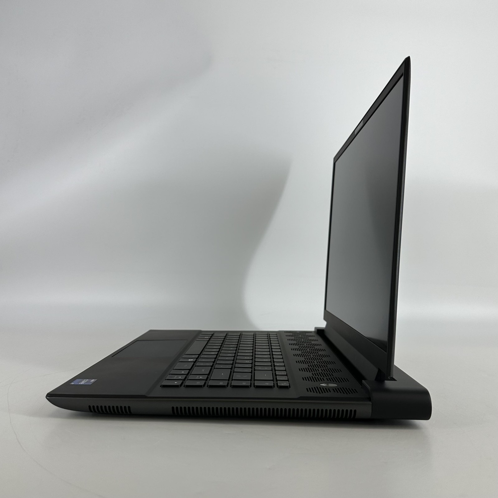 Dell Alienware M16 R1 240Hz QHD+ 2.2 GHz i9-13900HX 16GB 1TB/1TB RTX 4080 Good