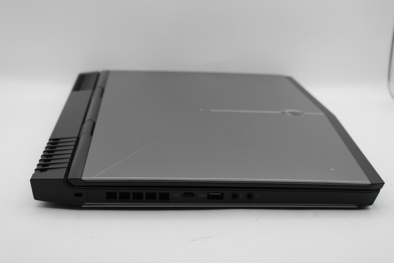 Alienware 15 R3 i7-7700HQ @ 2.8 GHz 16GB RAM 1TB SSD GTX 1060 No OS