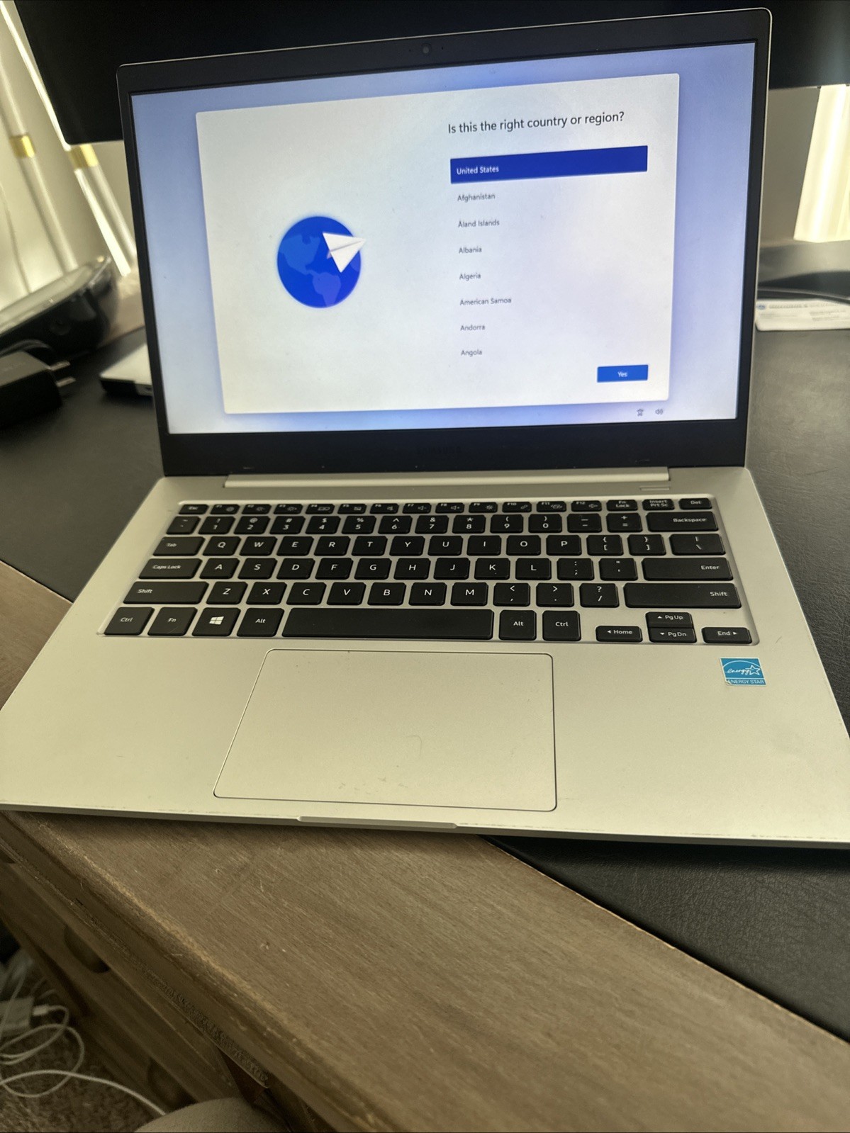 Samsung Galaxy Book Go 14″ (128GB eUFS, Qualcomm Snapdragon 7c 2nd Gen., 2.55…
