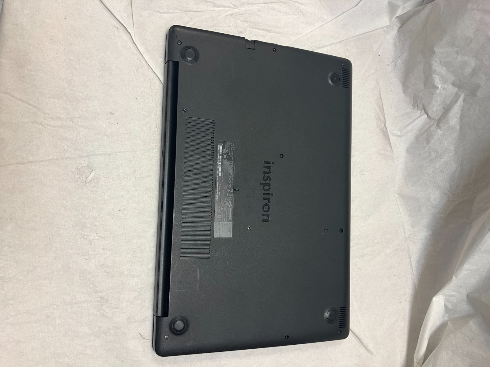 Dell Inspiron 3595 15.6″ AMD A9-9425 Radeon R5 no SSD no Ram FOR PARTS