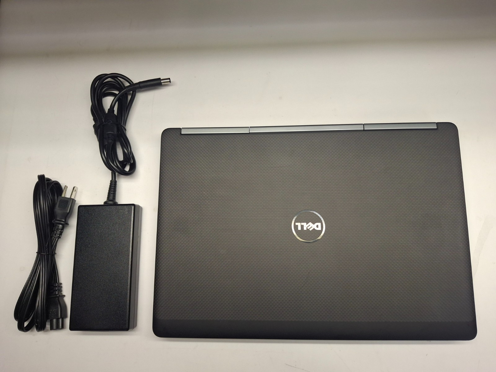 Dell Precision 7520 15.6 FHD i7-7820HQ 2.90GHz 16GB 256GB SSD Quadro M2200