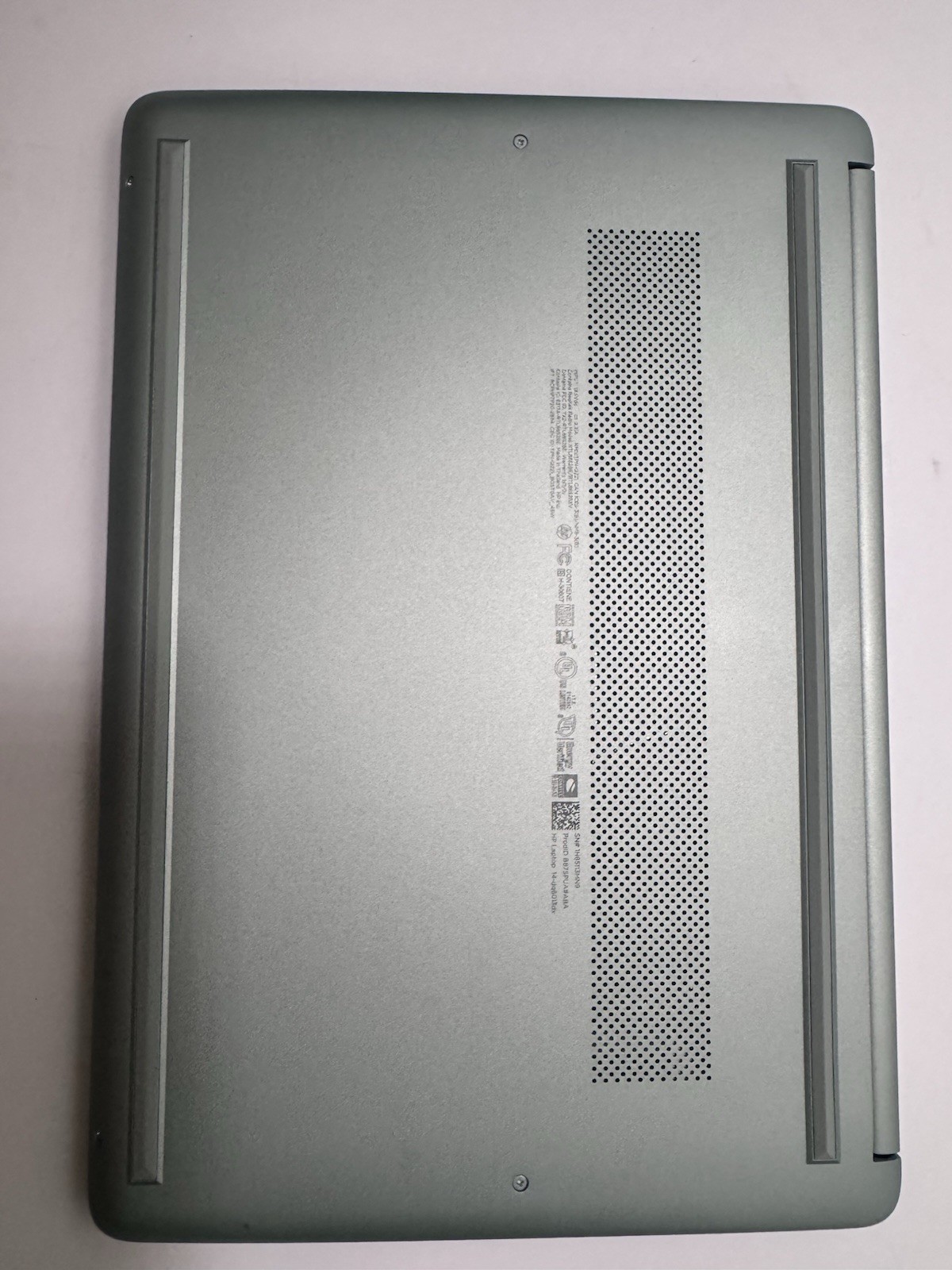 New | HP laptop | Green | O/S | Model: RTL8852BE |