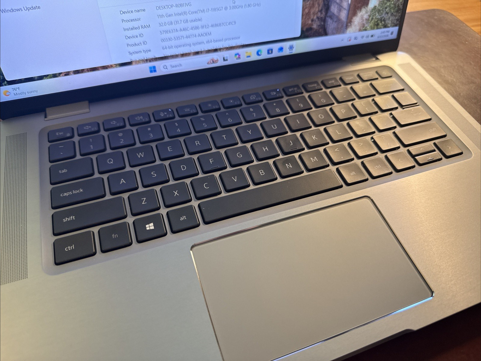 Dell Latitude 9520 15.6in FHD – Intel i7-1185G7 – 32GB RAM 256GB SSD – NEW BATT