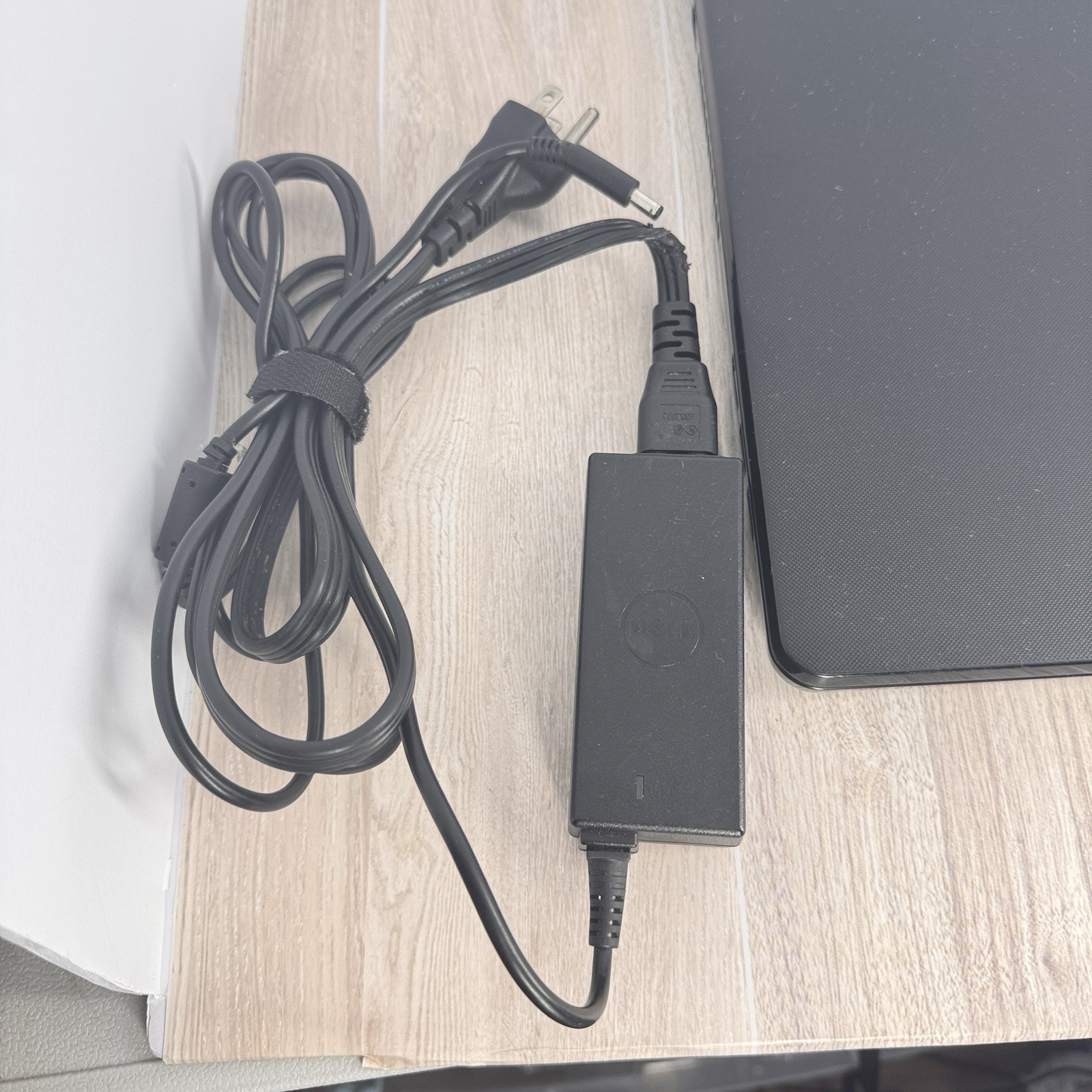 Dell Inspiron 15 3558 Laptop 15.6 i3 5th Gen 1TB Windows 10 Charger READ
