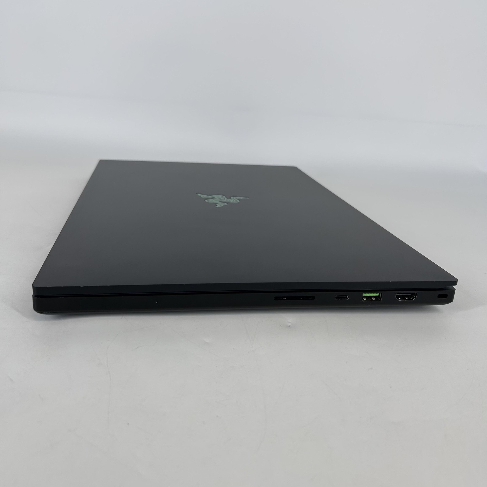 Razer Blade Pro 17 4K TOUCH i7-10875H 2.30GHz 32GB 2TB/1TB RTX 2080 Super Max-Q