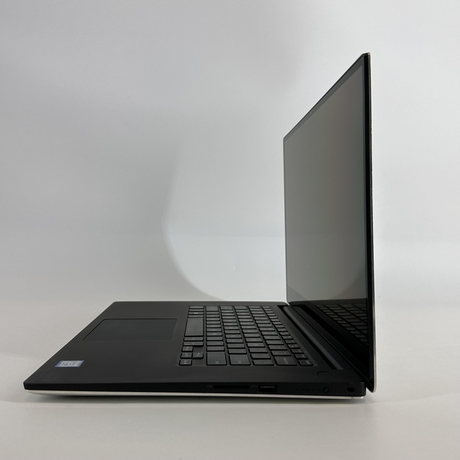 Dell XPS 15 7590 Gray 4K i9-9980HK 2.40GHz 32GB 1TB SSD NVIDIA GTX 1650 Good