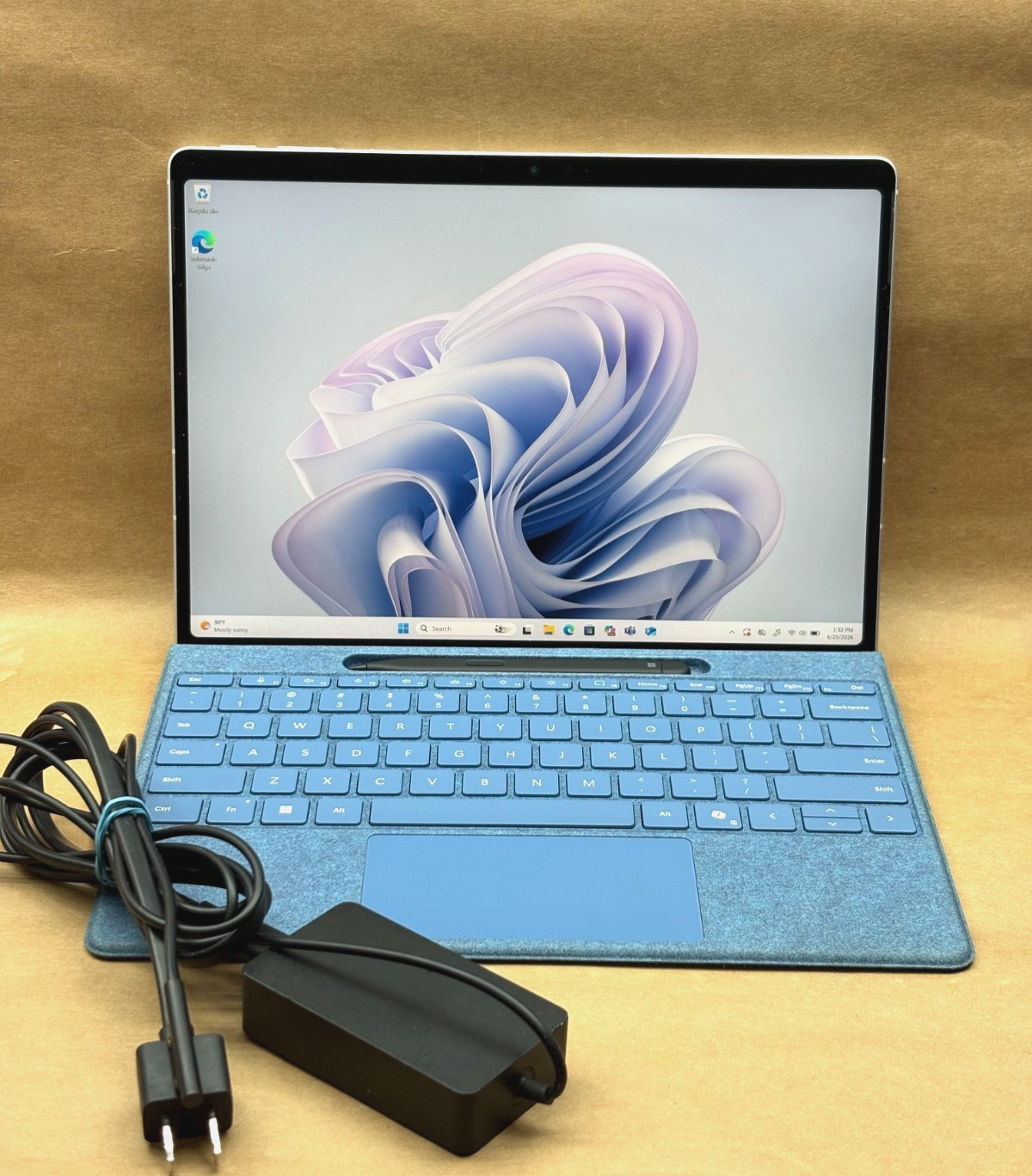Microsoft Surface Pro 10 5G Intel Core Ultra5 135U 16GB RAM 1.86TB SSD Tablet