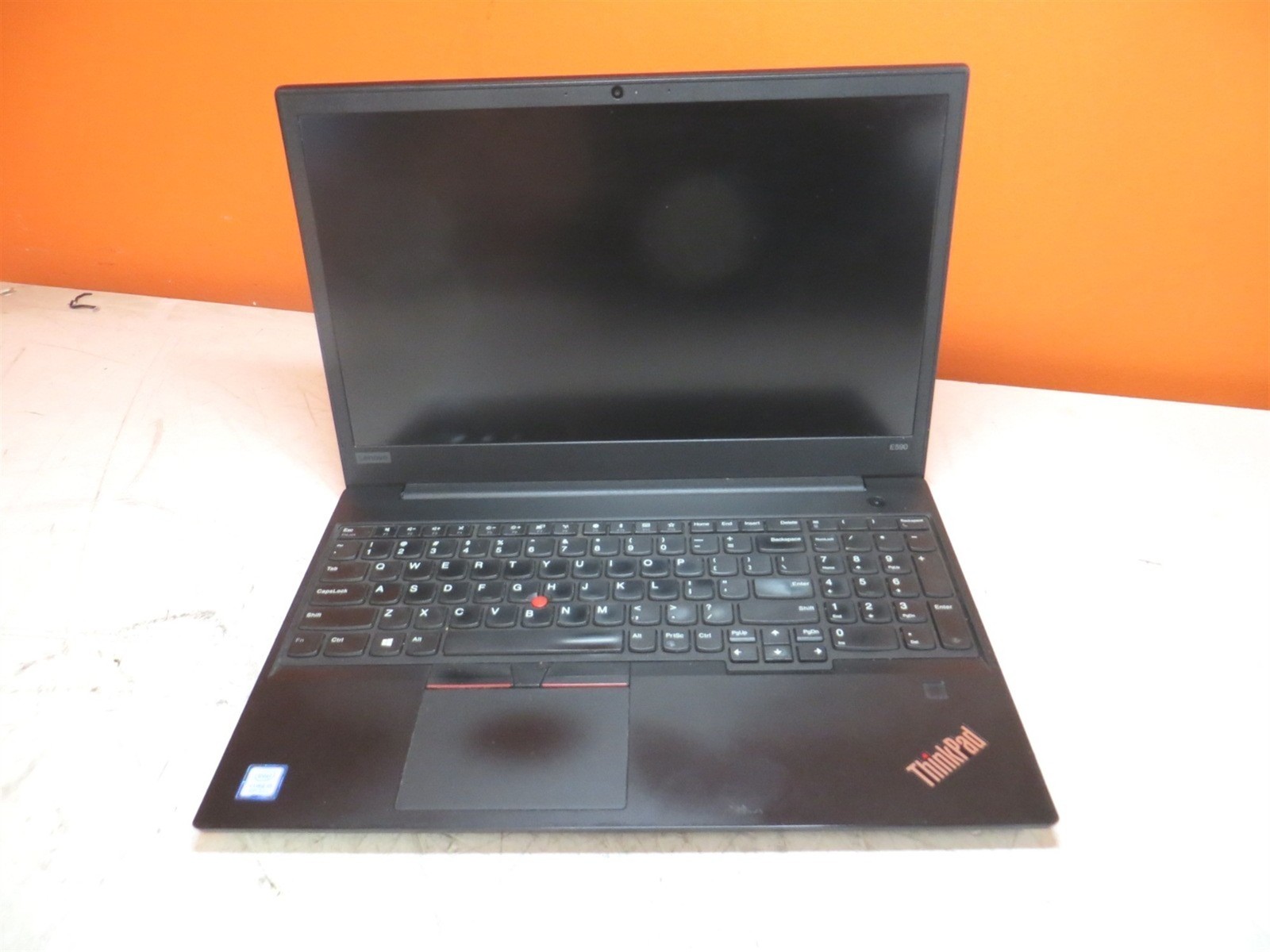 Scratched LCD Lenovo ThinkPad E590 Laptop Intel i5-8265U 1.6GHz 8GB 256GB w/OS
