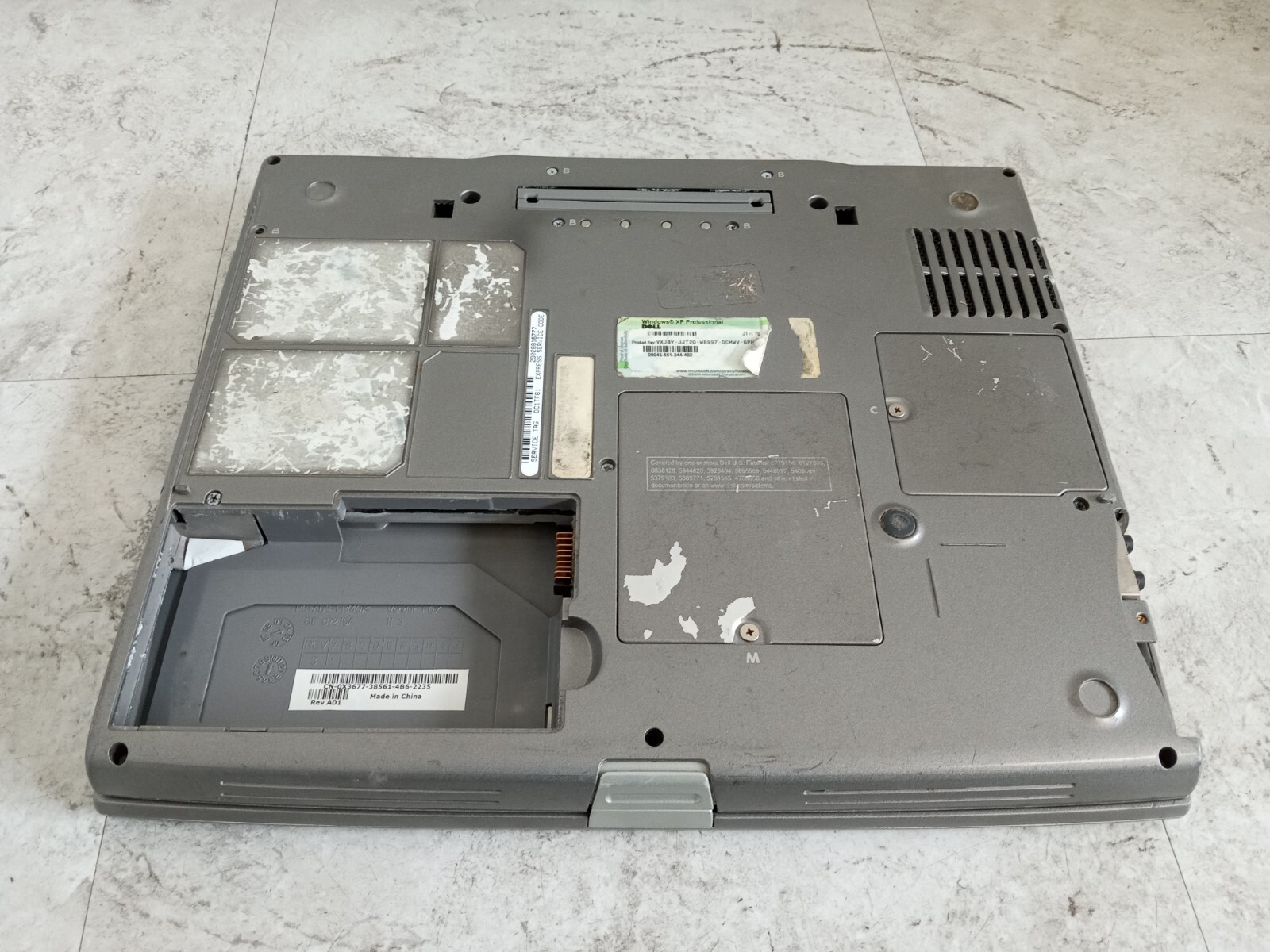 Dell Latitude D600 14″ Laptop Intel Pentium CPU – POWER DEAD – READ -RR