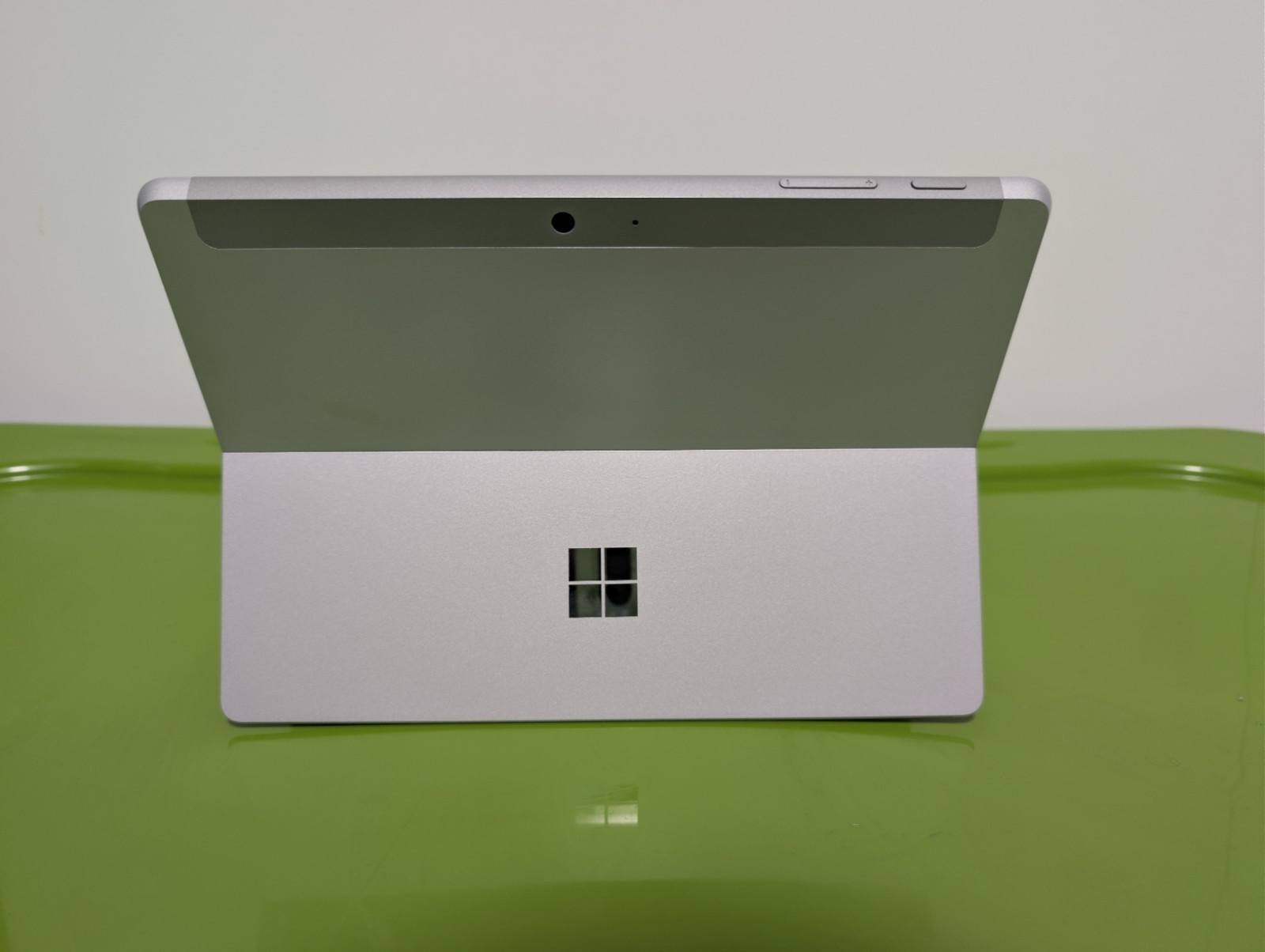 Microsoft Surface Go 2 10.5″ 128GB SSD, Intel Core m3-8100Y, 1.10 GHz, 8GB RAM