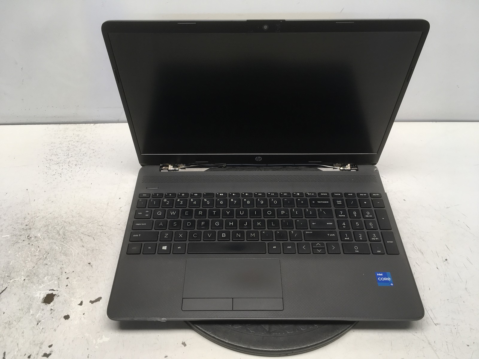 HP 250 G8 Intel i5-1135G7 2.4GHz 8 GB NO HDD No Batt