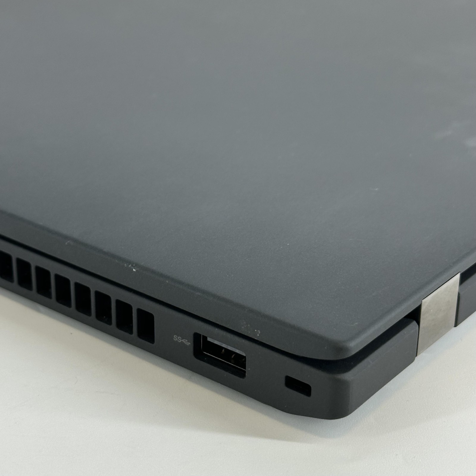 Lenovo ThinkPad T16 Gen 1 Gray FHD+ 2.2 GHz i7-1270P 16GB 512GB SSD Very Good