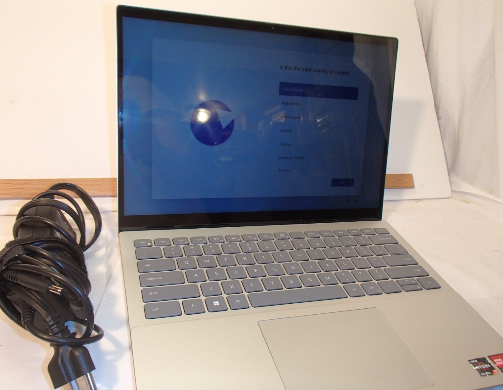 Dell Inspiron 5425 14” (1TB SSD AMD Ryzen 7 5825U 16GB RAM) Laptop P157G