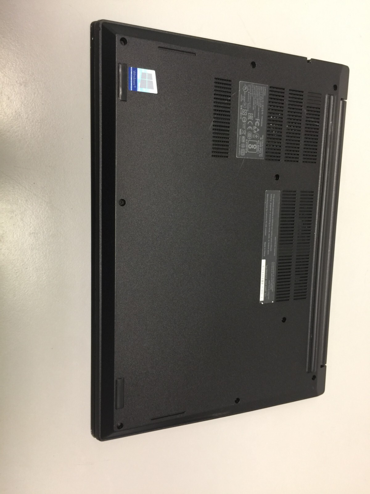 Lenovo ThinkPad E480 14″ core i5 7th Gen 2.50 GHz 8 GB RAM 256 GB SSD WIN 11 PRO