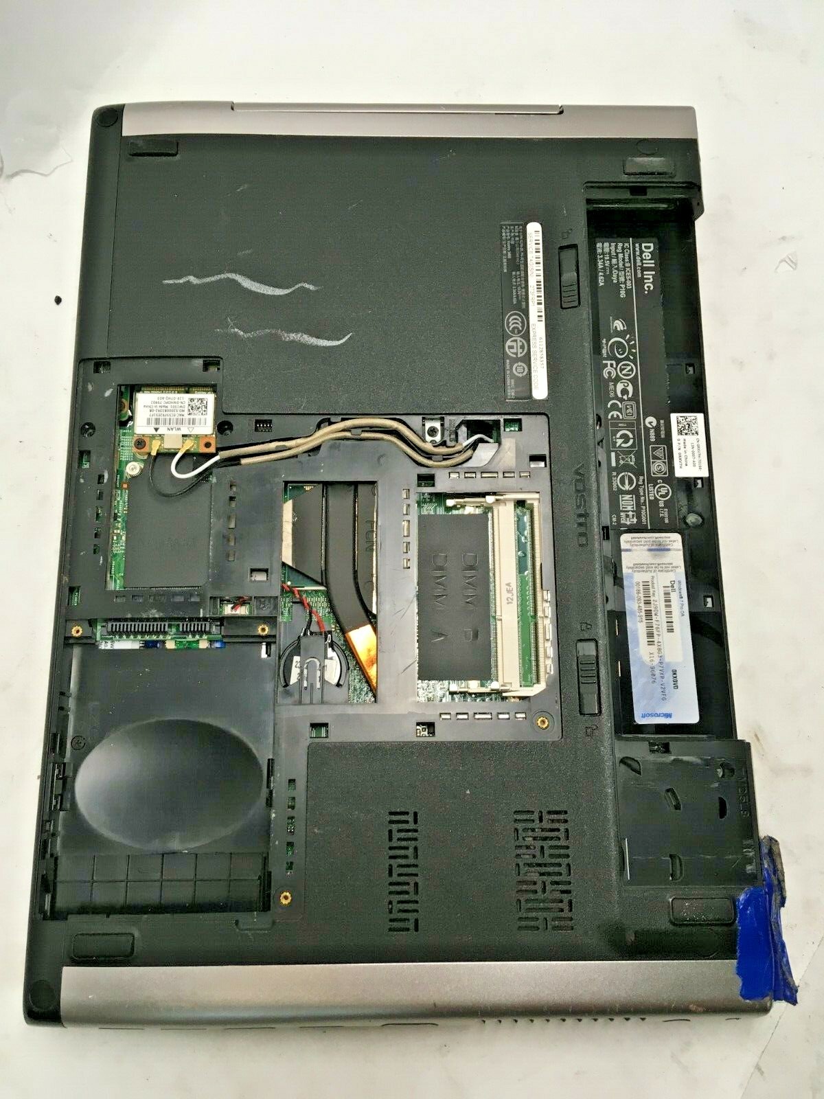 Dell Vostro 3400 14″ Intel Core i5 Laptop For Parts Broken LCD Screen NO HDD JR