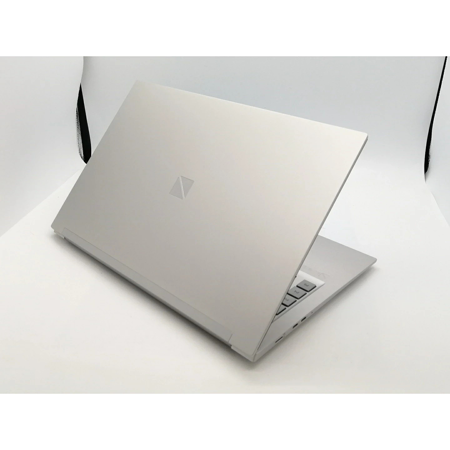 NEC LAVIE VEGA LV750/RAS i7-9750H 8GB 512GB SSD Optane 15.6″ 4K OLED Win 11
