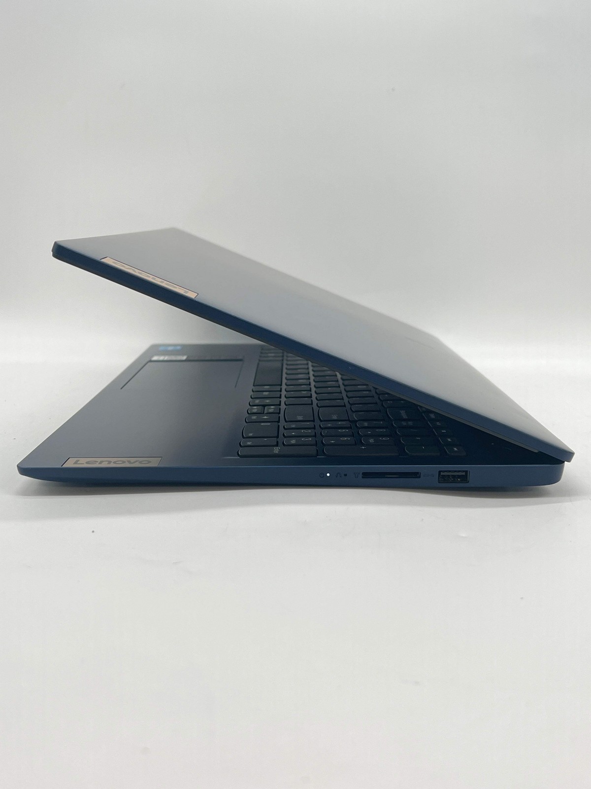 Lenovo IdeaPad Slim 3 15.6″ i3-N305 8GB 256GB – Used
