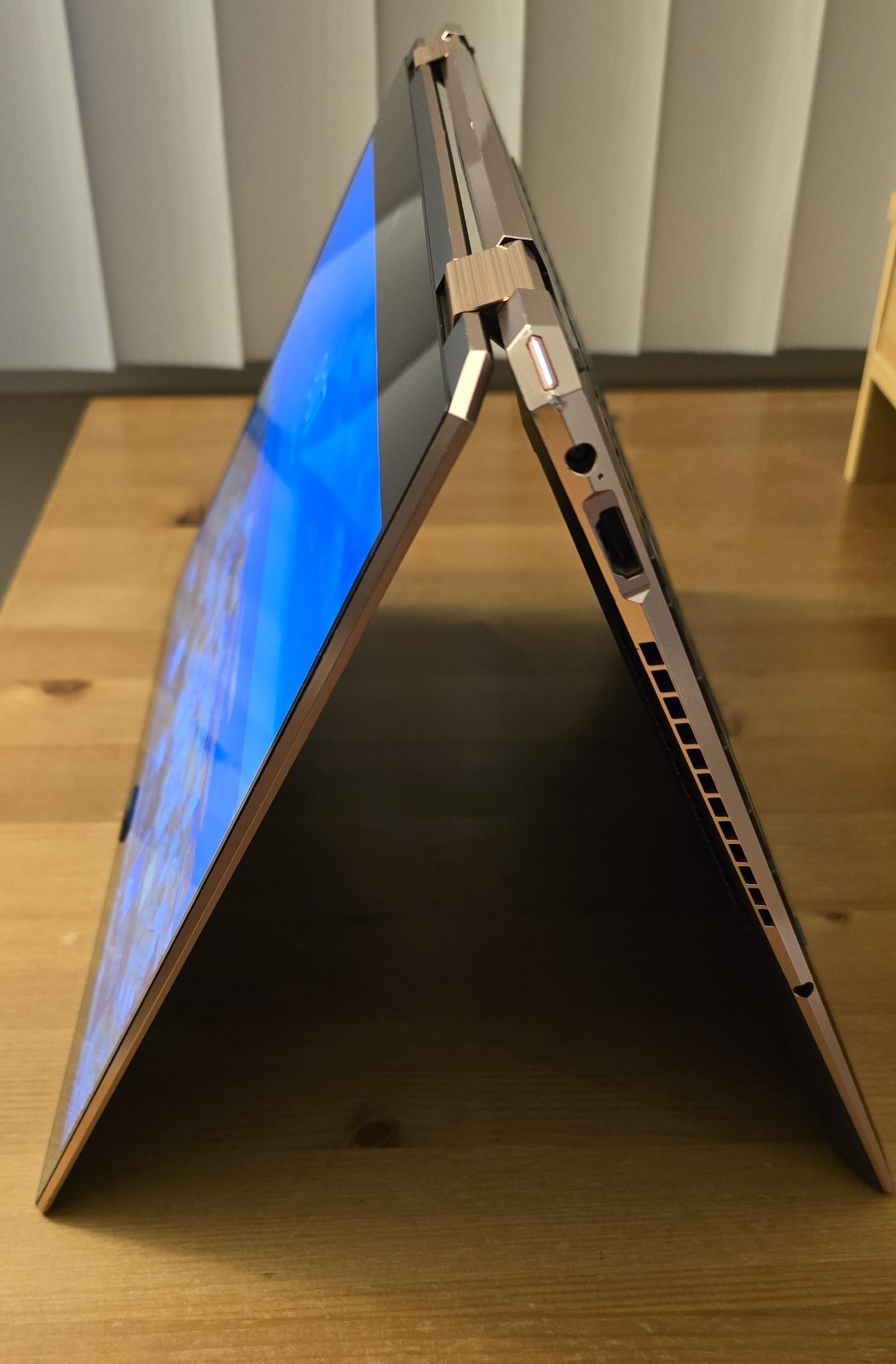 HP Spectre X360 15.6″ – 512GB SSD, i7 8th Gen. 16GB, 2-in-1 TOUCH + Charger, W11