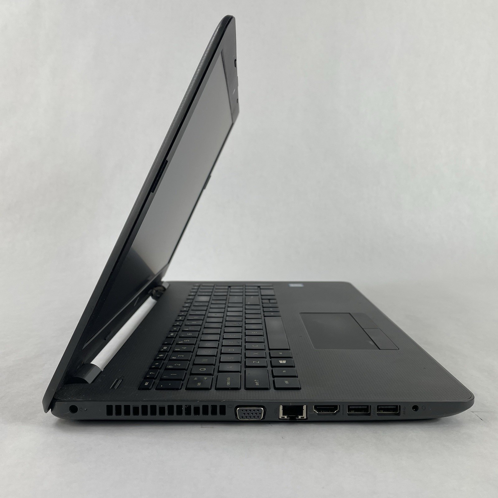 HP 250 G6 15.6″ i5-7200U 2.50 GHz 8 GB RAM No SSD No OS – Bad Keys READ