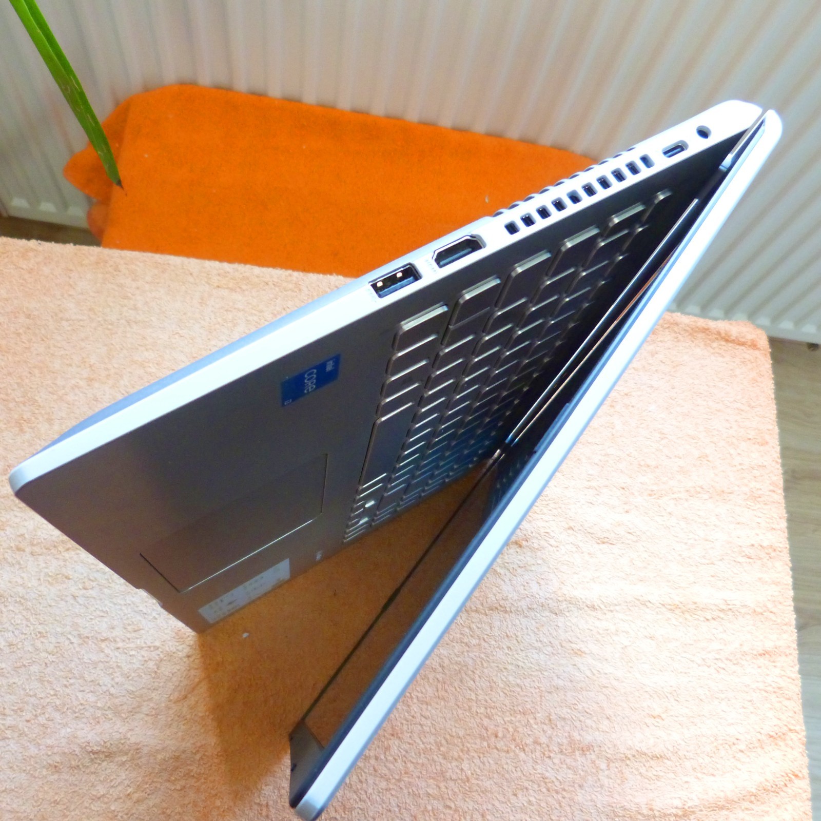 Asus F515 Vivo UltraBook 15 inch FULLHD l 3.00GHz 11GEN Intel I 20GB RAM I SSD
