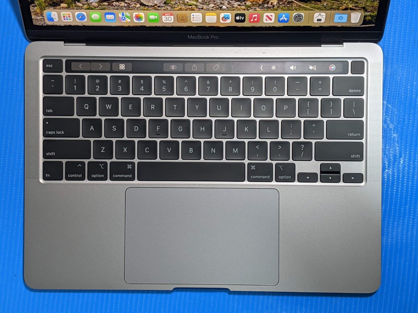 Apple MacBook Pro 13″ (2020) A2251 i5-1038NG7 2GHz 16GB 512GB SSD Sequoia +PA