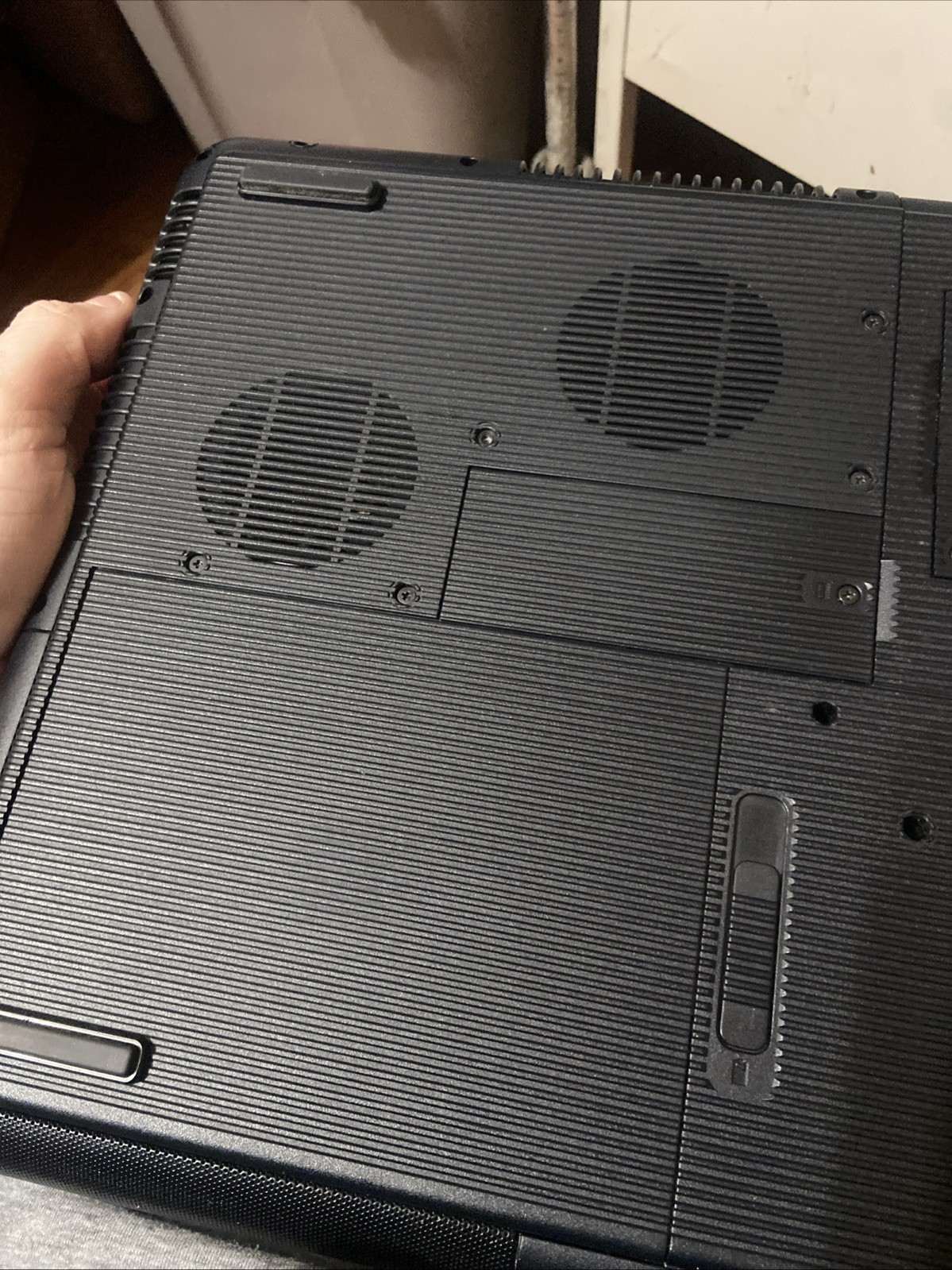 Compaq Presario R3000 – 15.4″ 256MB RAM, 80GB HDD, Laptop – FOR PARTS