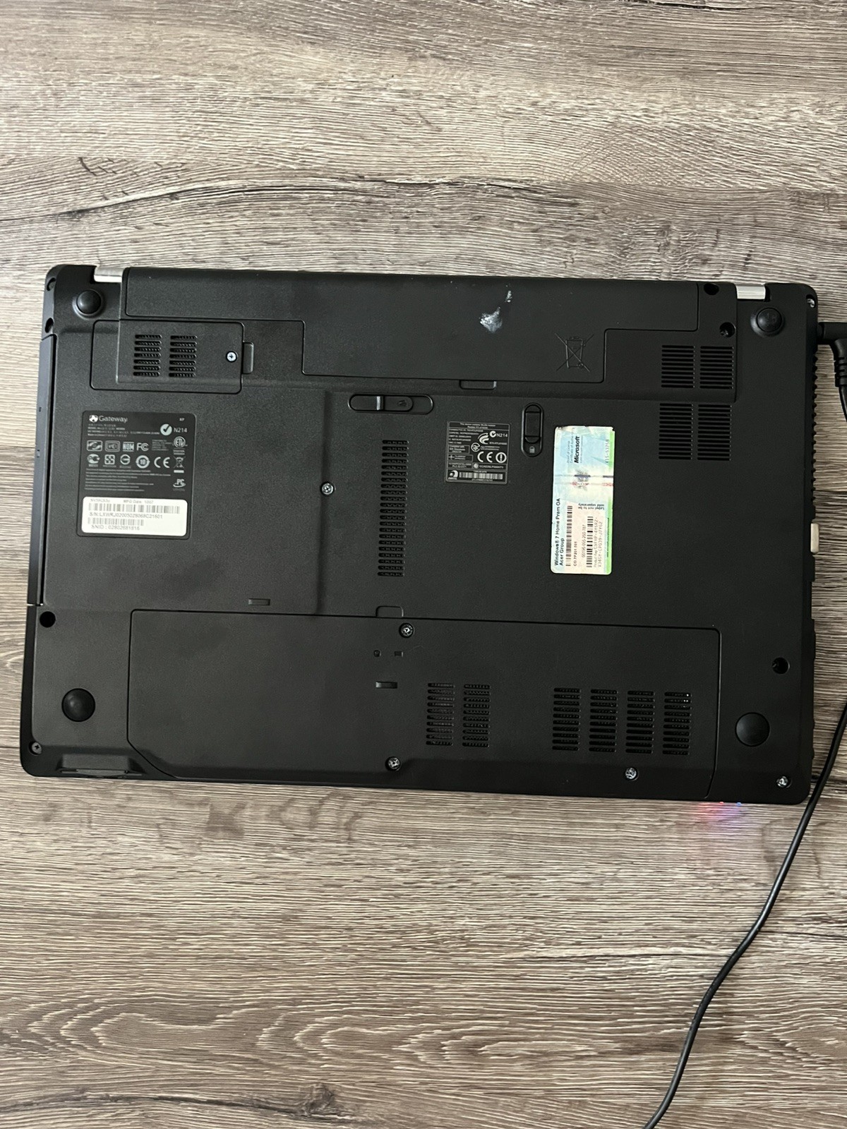 GATEWAY NEW90 LAPTOP – INTEL CORE I3 – 4GB RAM – BAD BATTERY READ DESCRIPTION